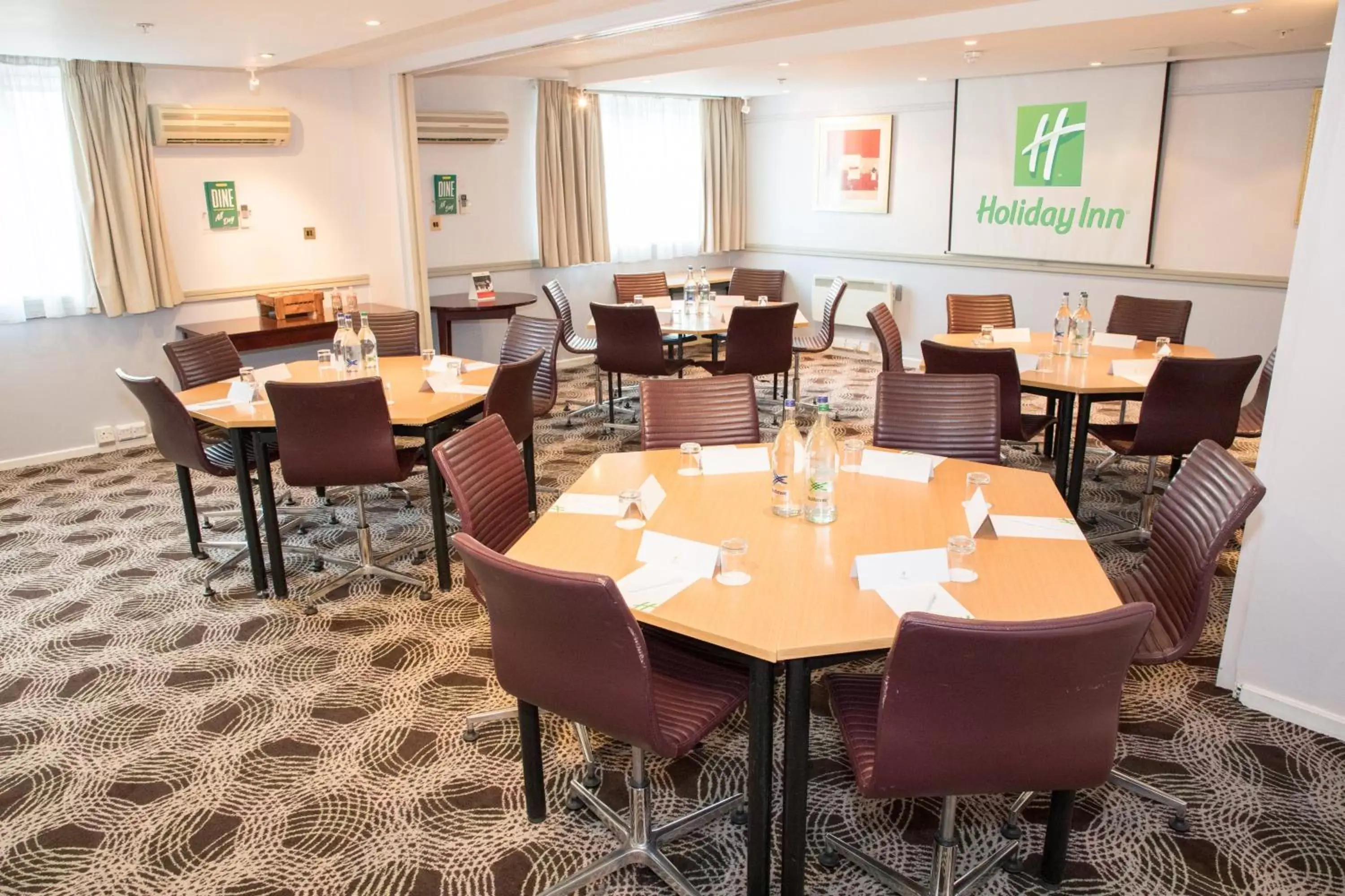 Meeting/conference room, Restaurant/Places to Eat in Holiday Inn Slough Windsor, an IHG Hotel