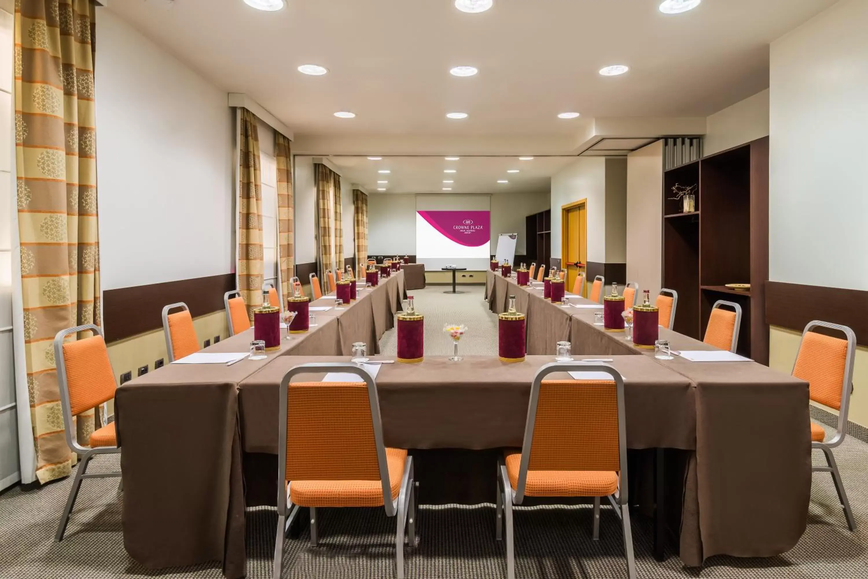 Meeting/conference room in Crowne Plaza Milan Malpensa Airport, an IHG Hotel