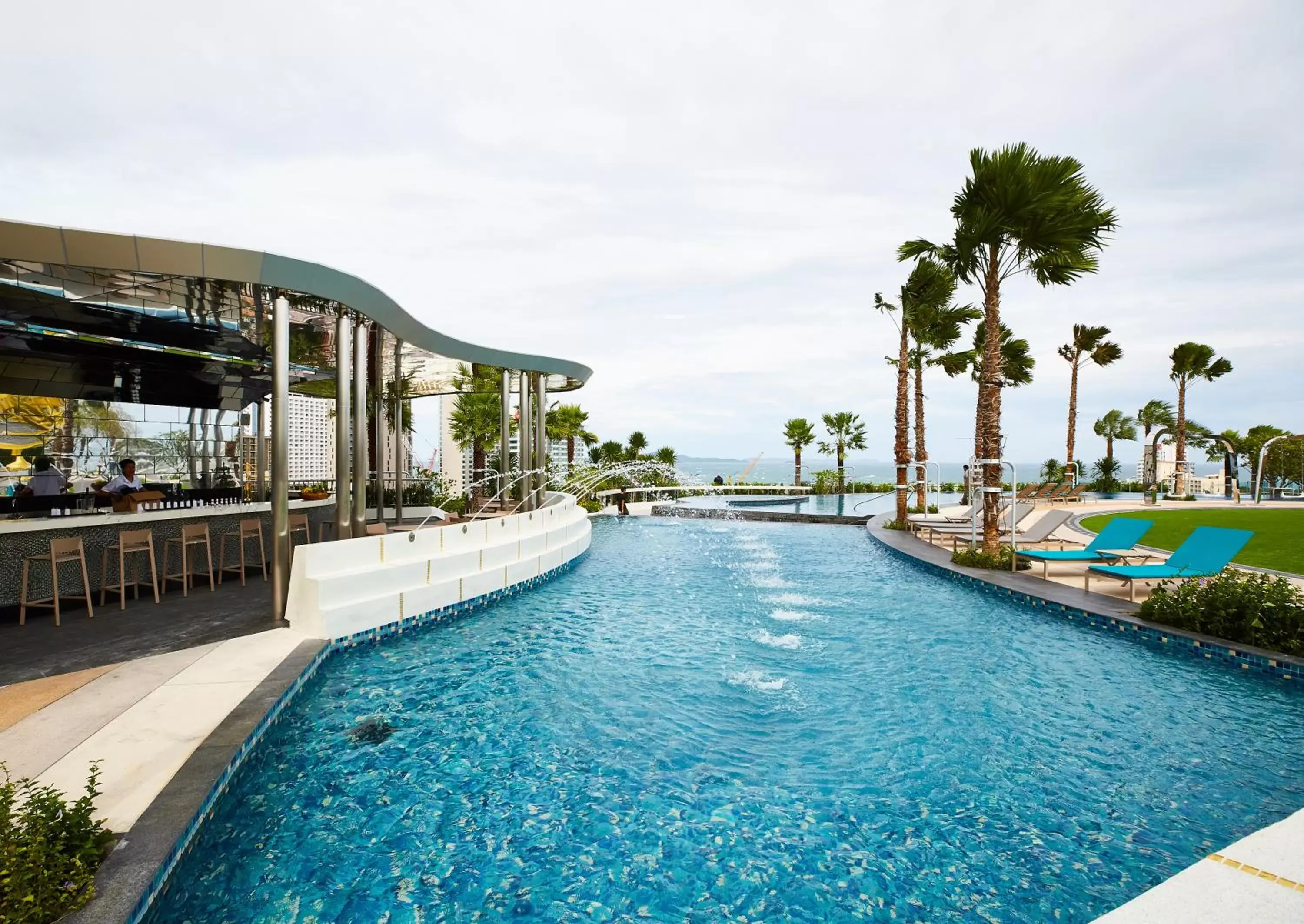 Swimming Pool in Grande Centre Point Pattaya