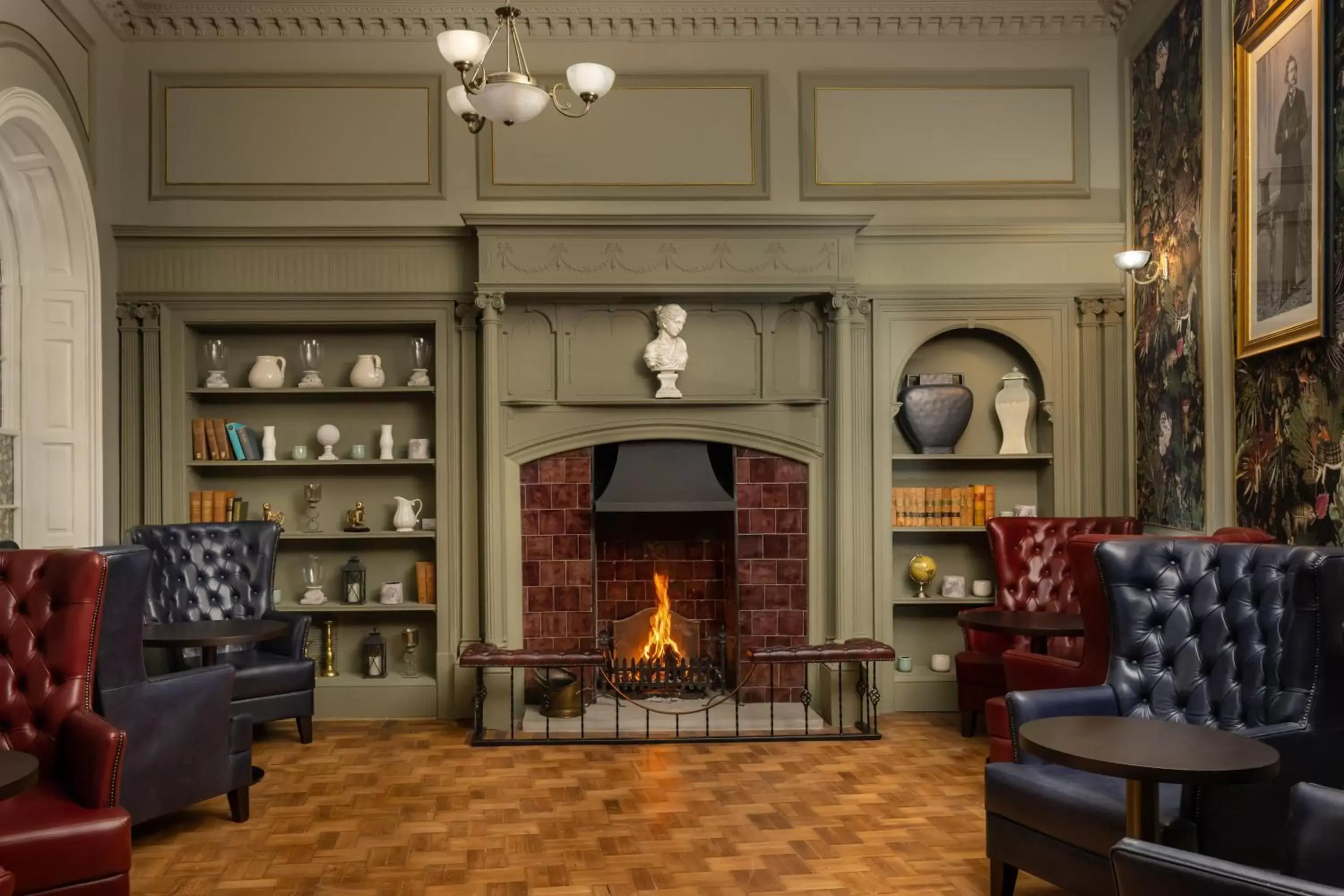 Lounge or bar in Buxton Crescent Lounge or bar in Buxton Crescent