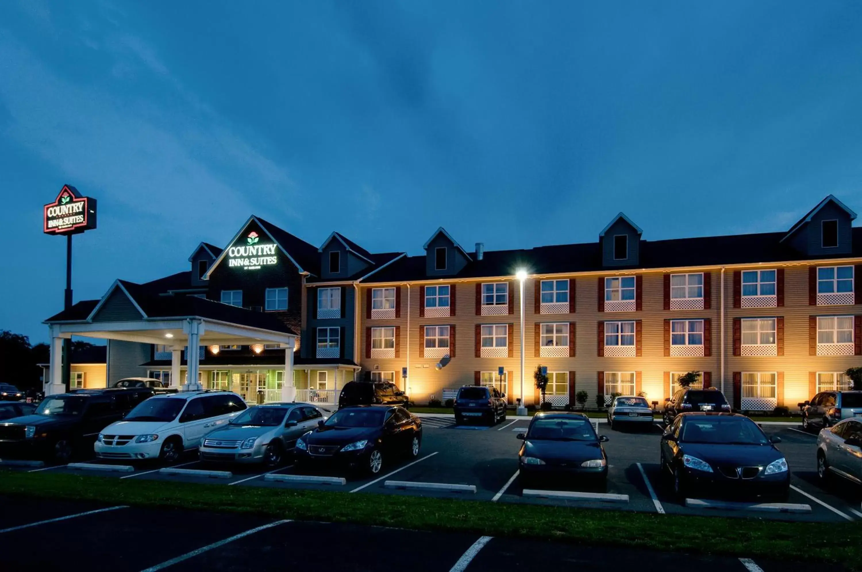 Facade/entrance, Property Building in Country Inn & Suites by Radisson, Chambersburg, PA