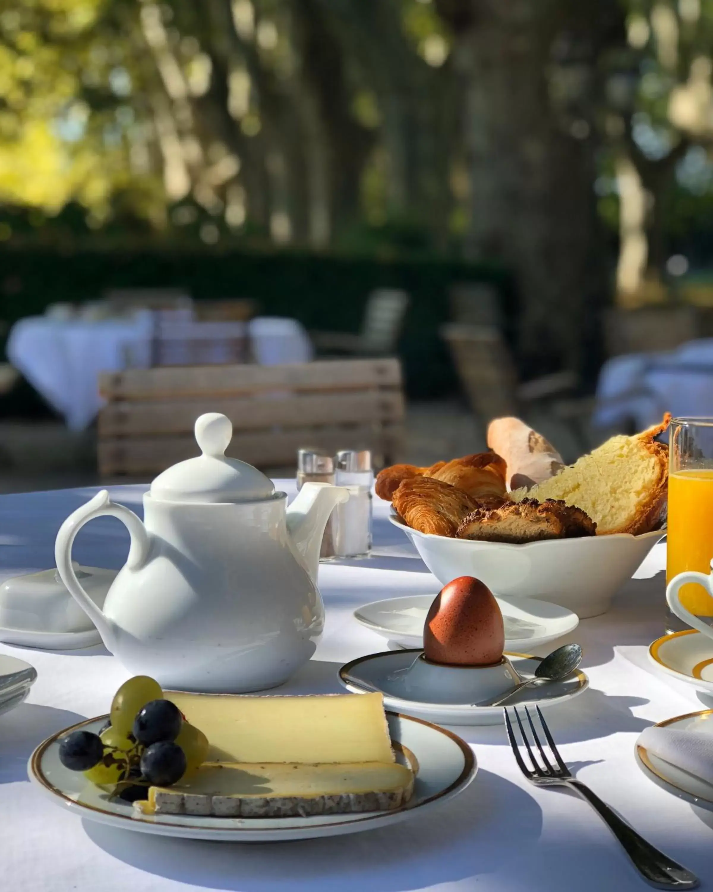 Breakfast in Hotel Château Des Alpilles