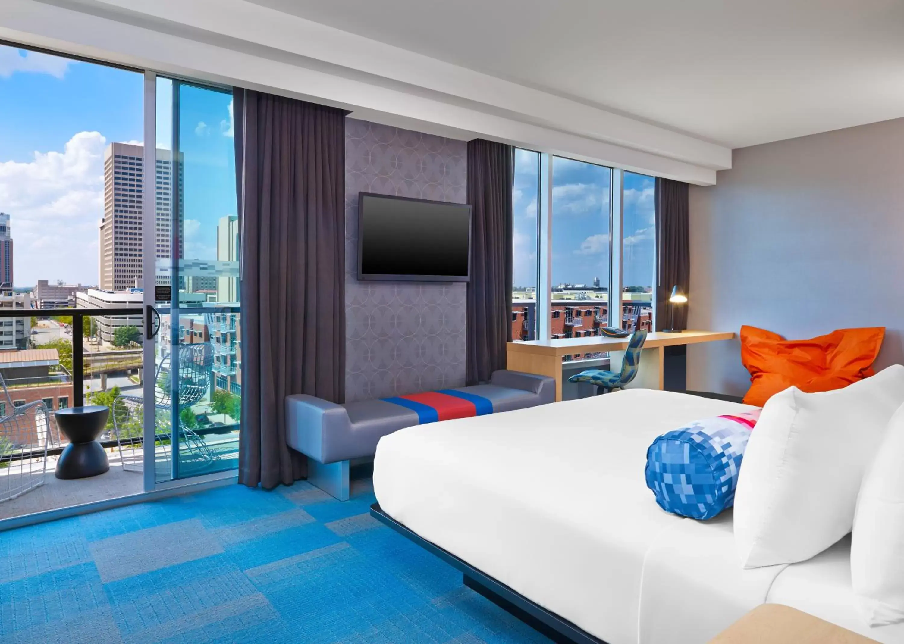 Bedroom in Aloft Oklahoma City Downtown – Bricktown