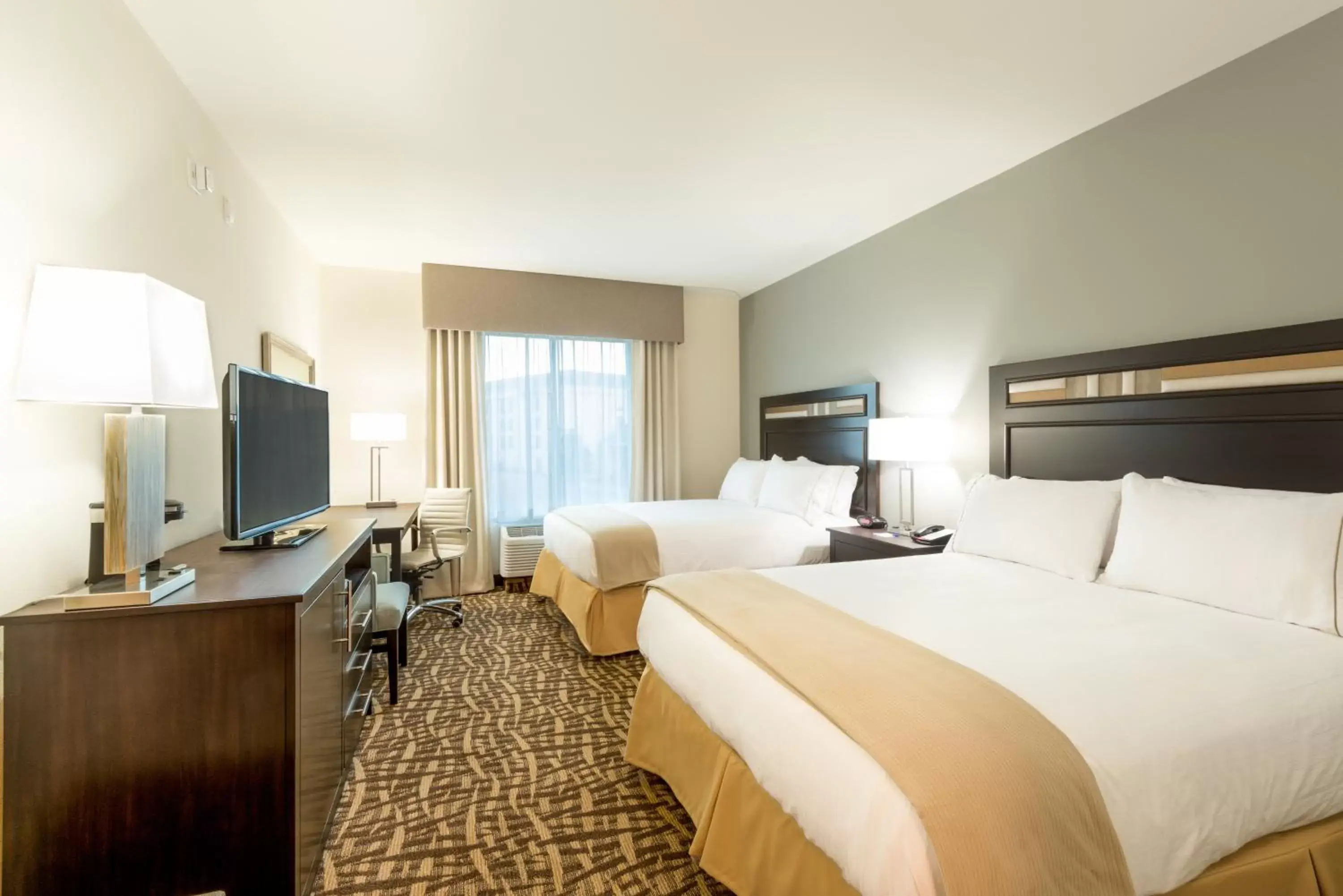 Queen Room with Two Queen Beds - Hearing Accessible/Non-Smoking in Holiday Inn Express & Suites Denver South - Castle Rock by IHG Queen Room with Two Queen Beds - Hearing Accessible/Non-Smoking in Holiday Inn Express & Suites Denver South - Castle Rock by IHG