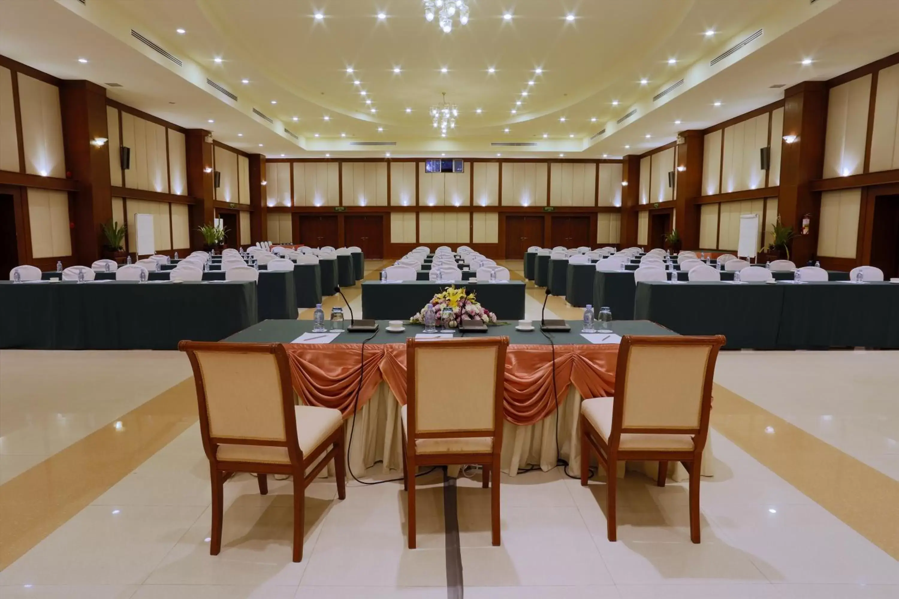 Meeting/conference room in Independence Hotel Resort & Spa