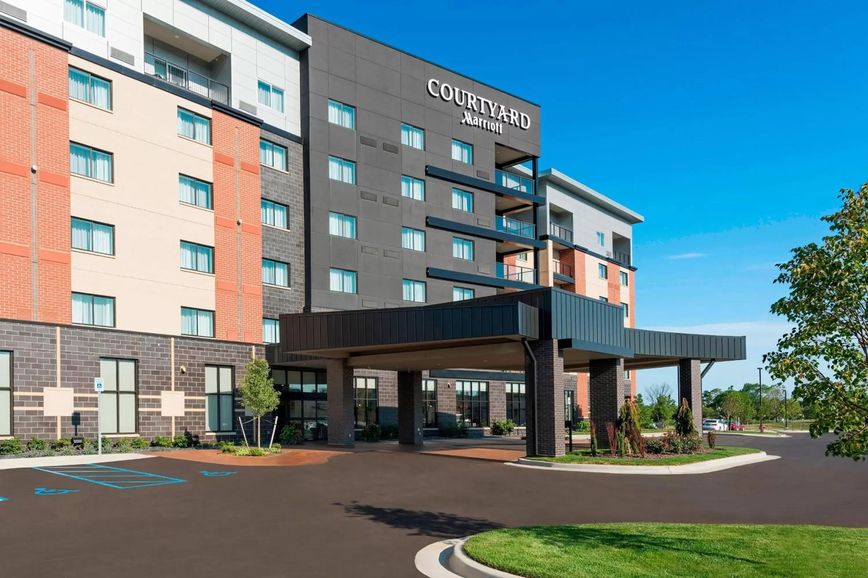Property Building in Courtyard by Marriott Mt. Pleasant at Central Michigan University