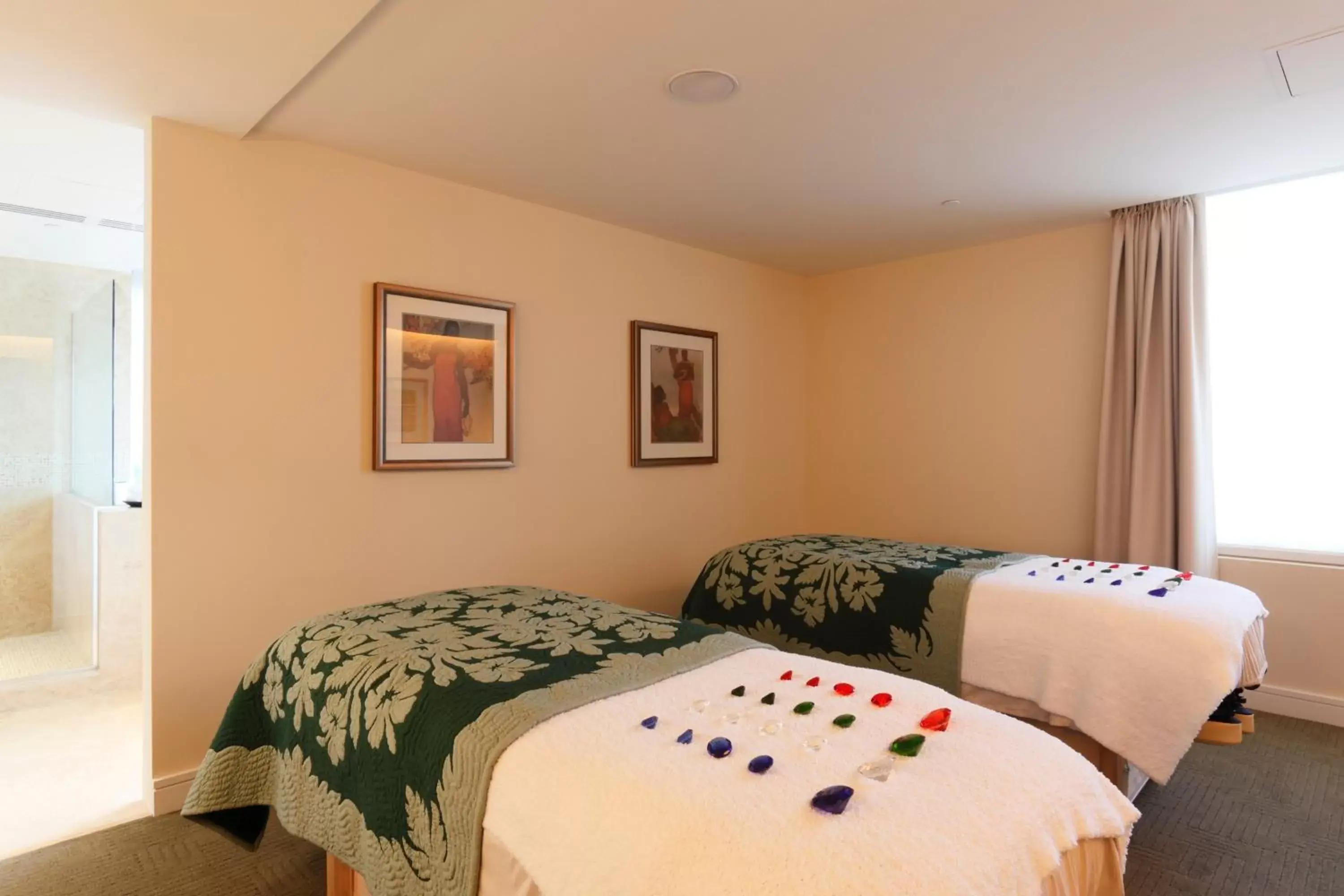 Spa and wellness centre/facilities, Bed in Trump International Hotel Waikiki