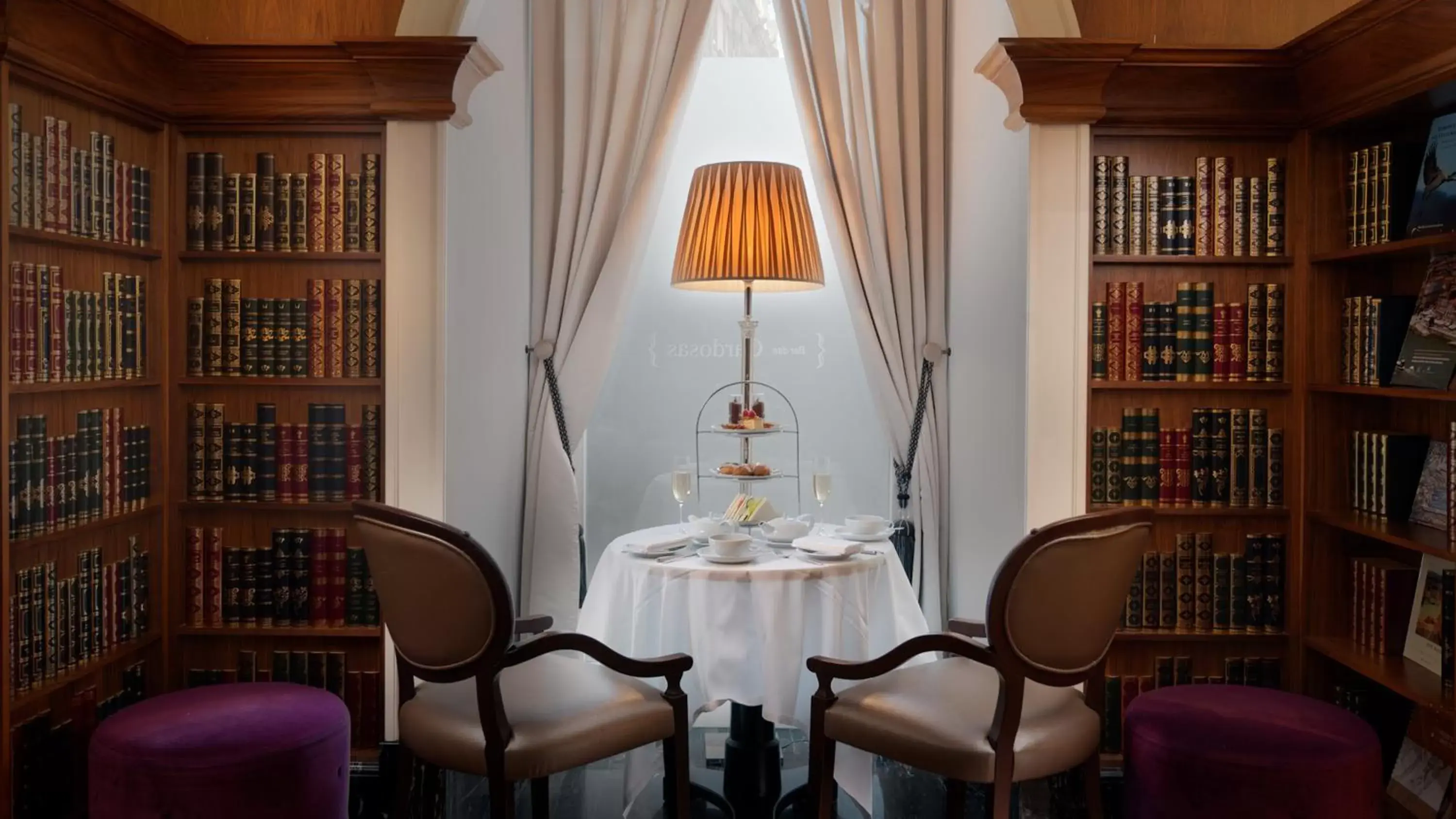 Lounge or bar, Seating Area in InterContinental Porto - Palacio das Cardosas, an IHG Hotel