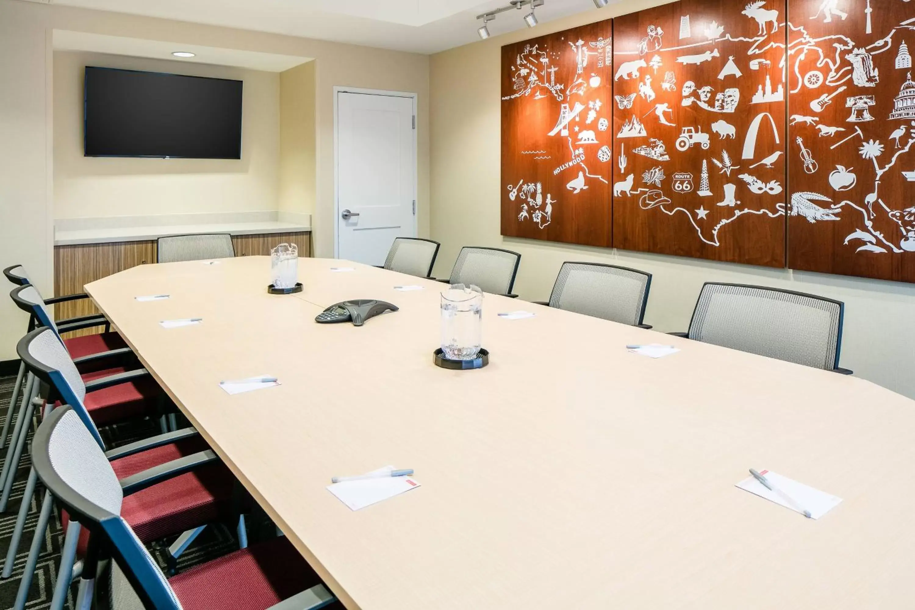 Meeting/conference room in TownePlace Suites by Marriott Kansas City Airport