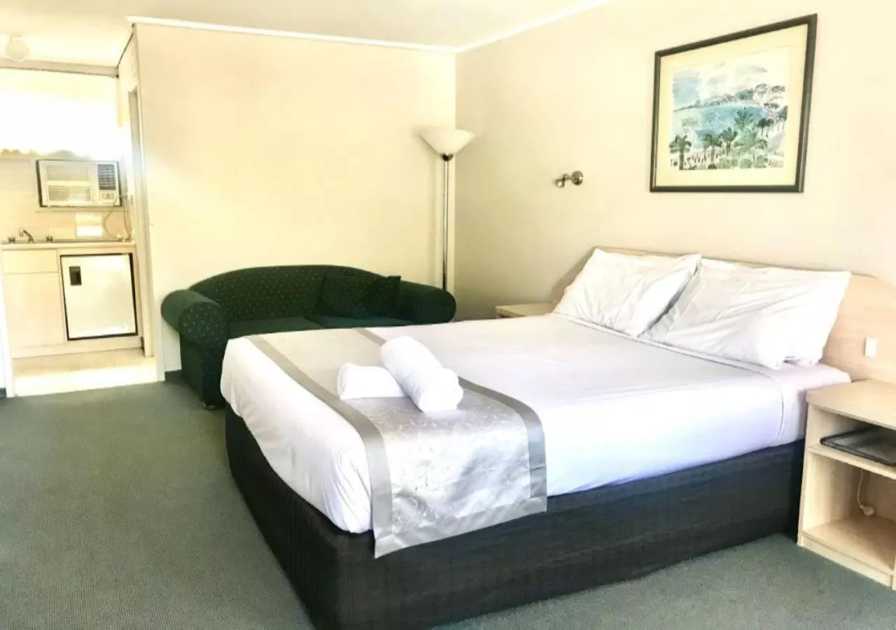 Bed in Burwood East Motel