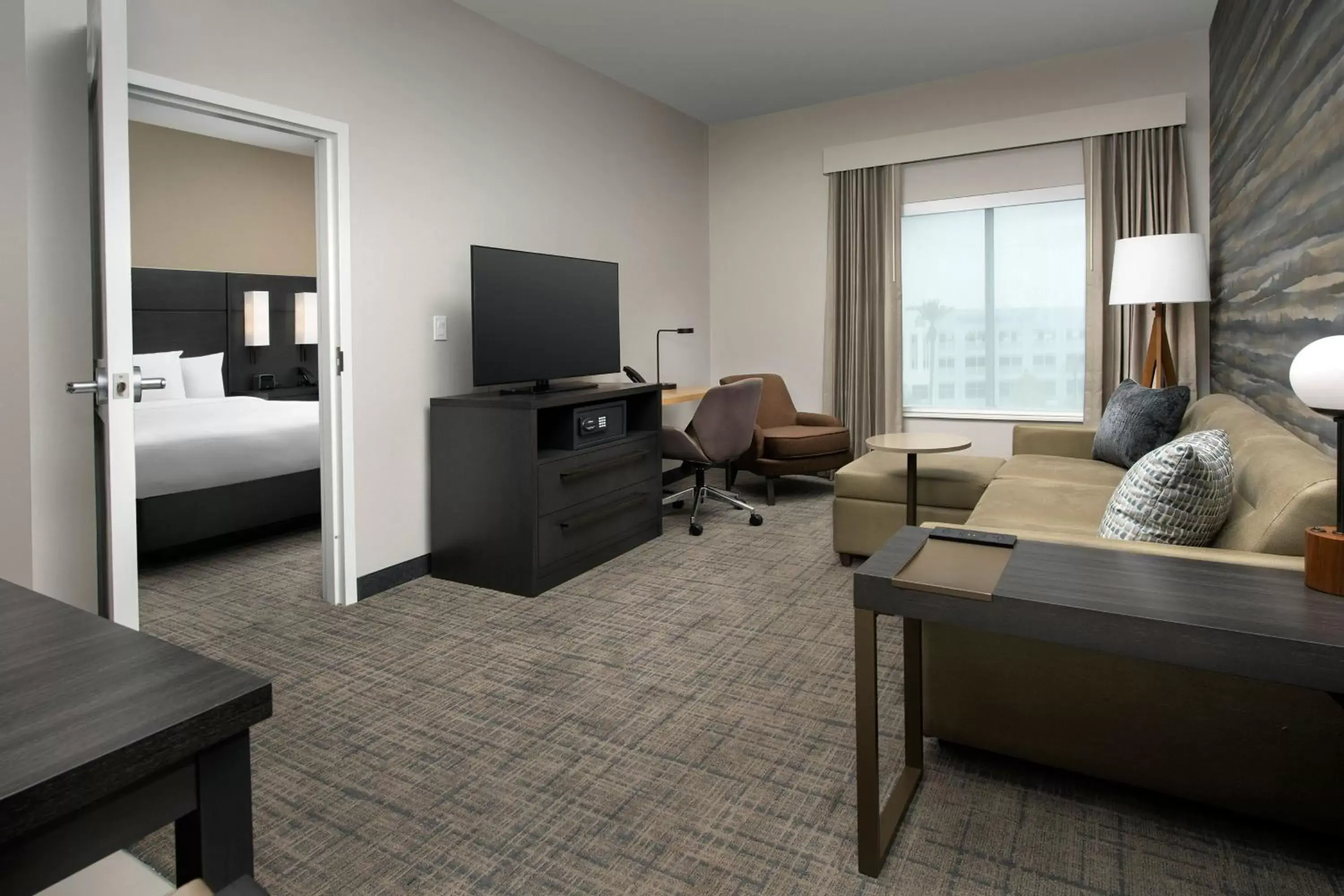 Bedroom, TV/Entertainment Center in Residence Inn by Marriott Jacksonville Downtown