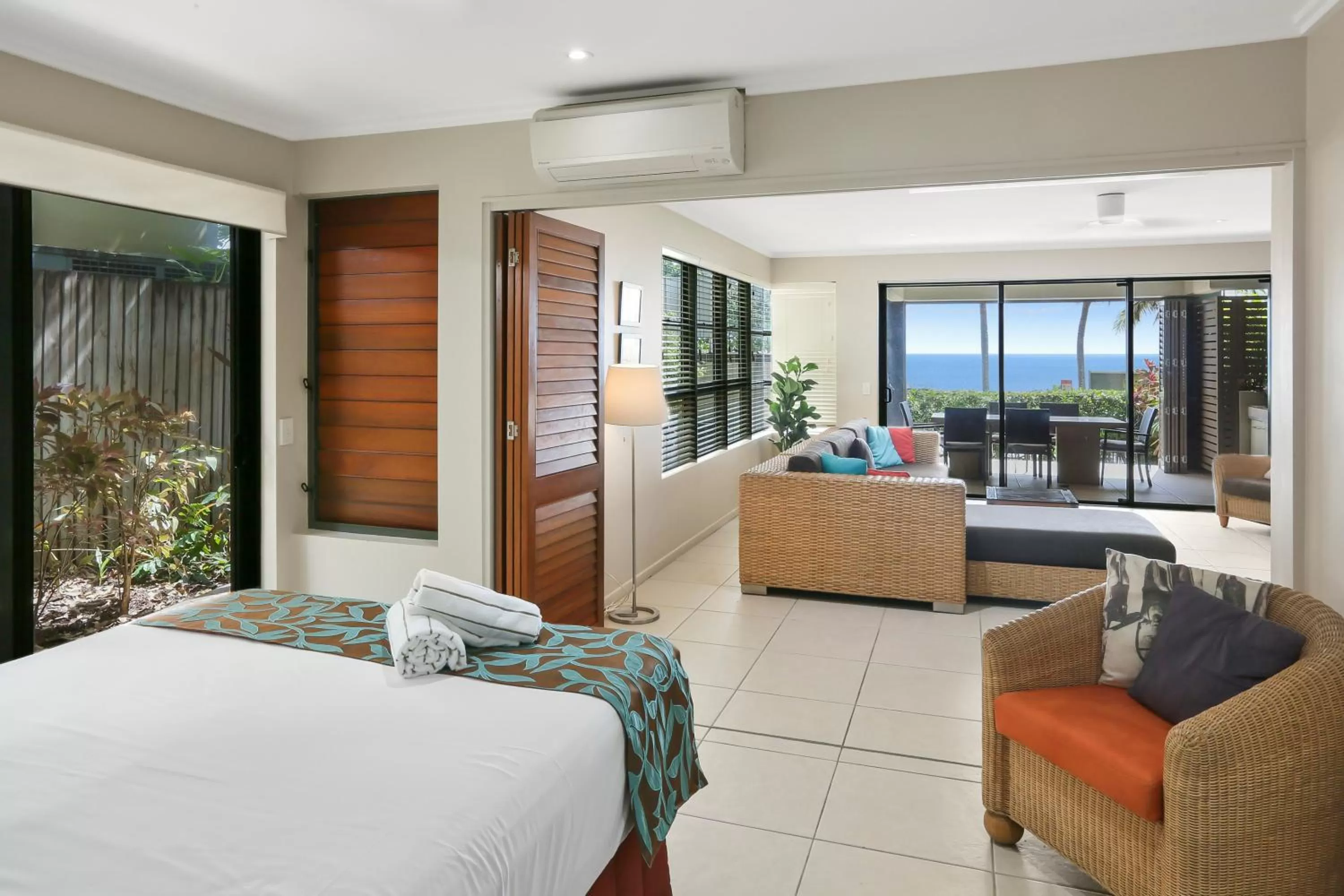 Bedroom, Bed in Sea Point on Trinity Beach