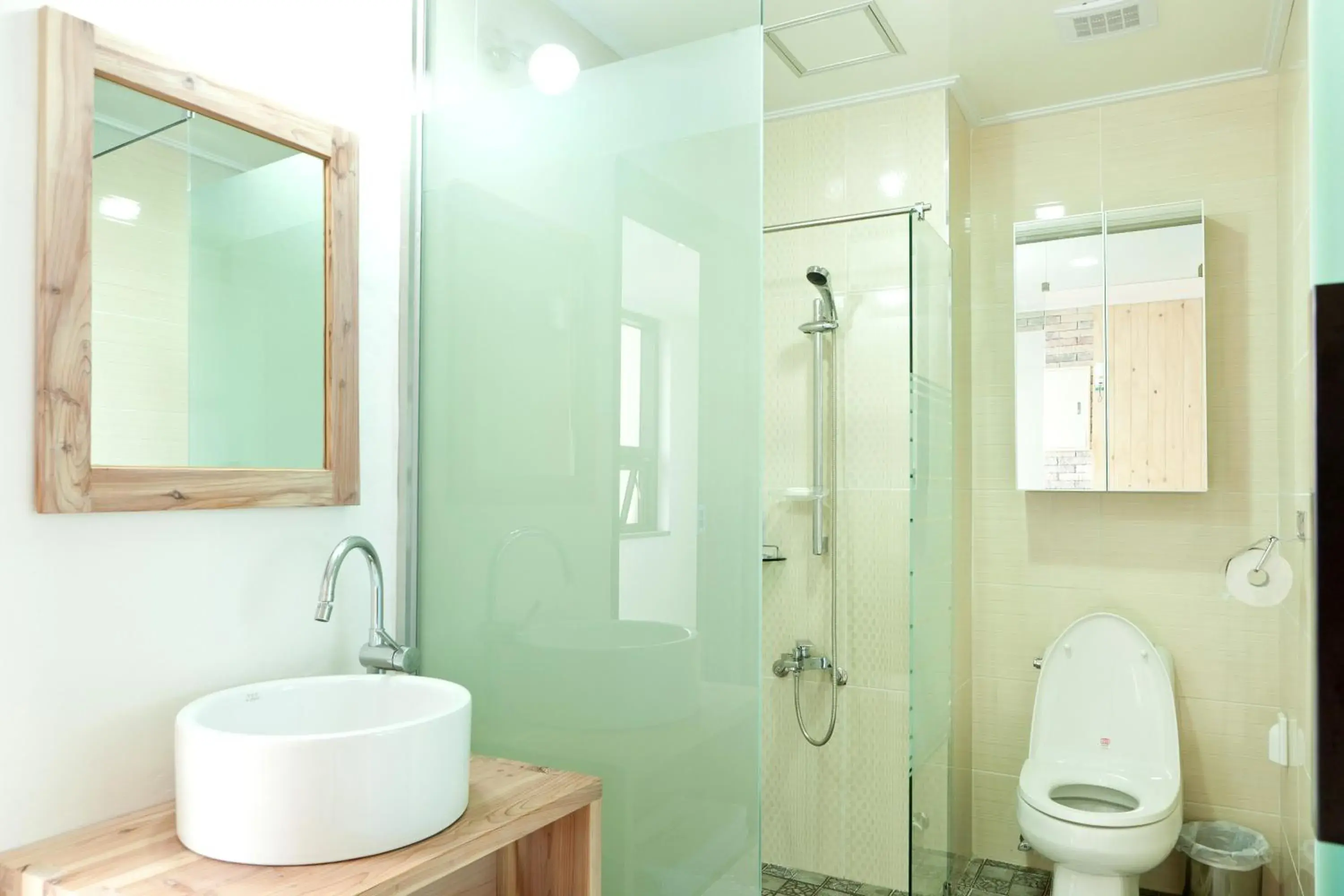 Shower, Bathroom in Oceantree House