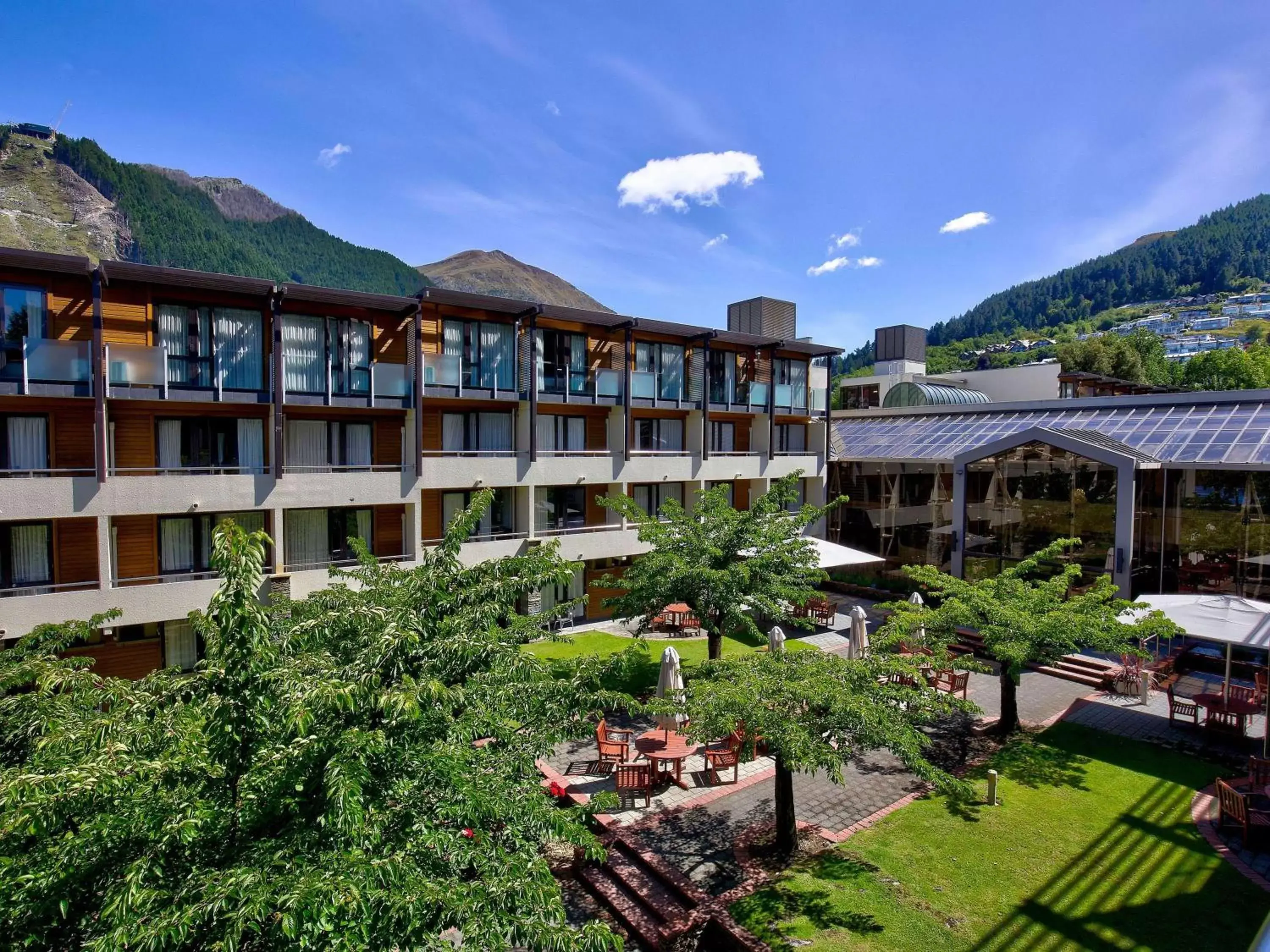 Bedroom, Property Building in Novotel Queenstown Lakeside