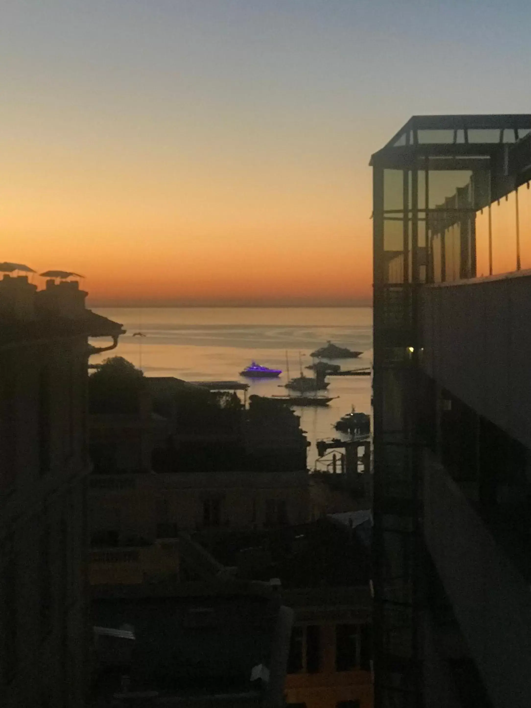 Sunrise in Hotel Capitole