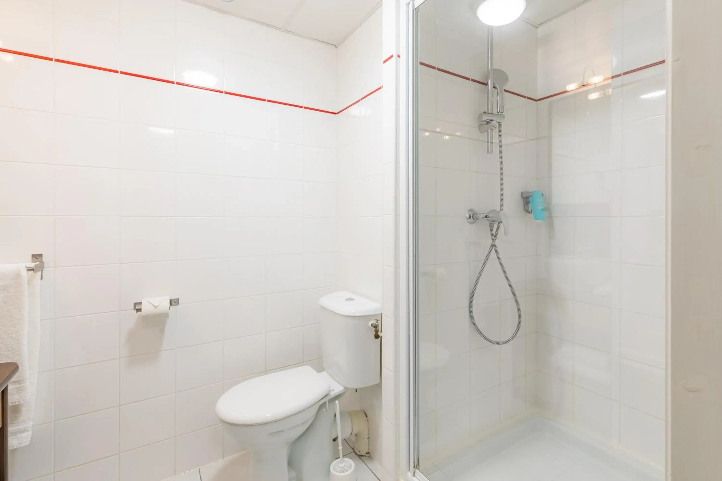 Shower, Bathroom in Appart'City Agen