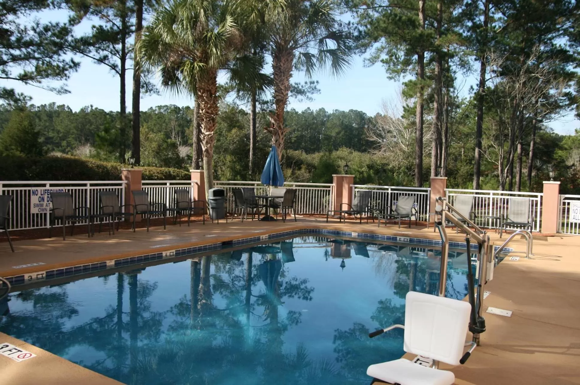 Swimming pool in Okatie Hilton Head Hotel