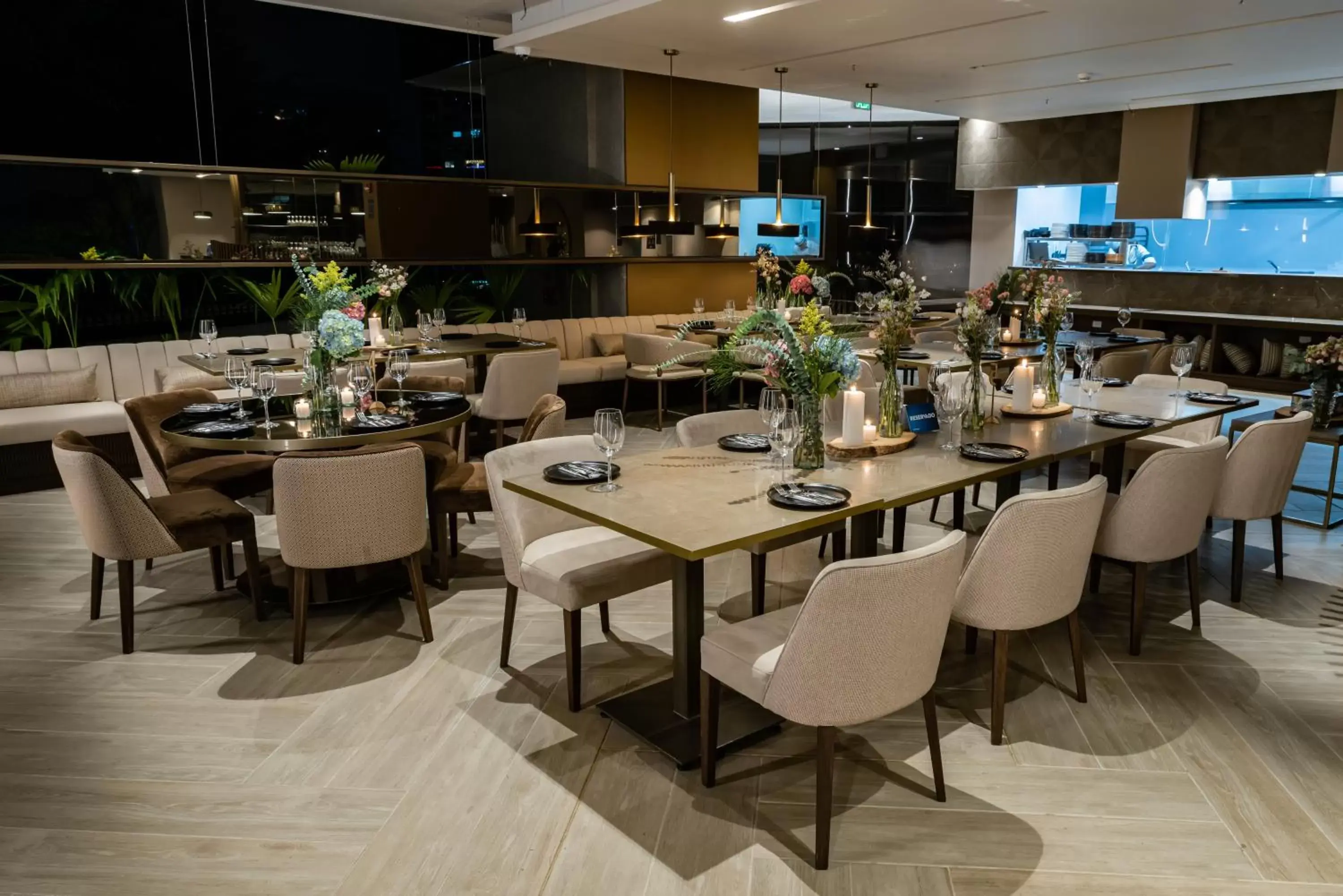 Restaurant/Places to Eat in Hotel York Luxury Suites Medellin by Preferred