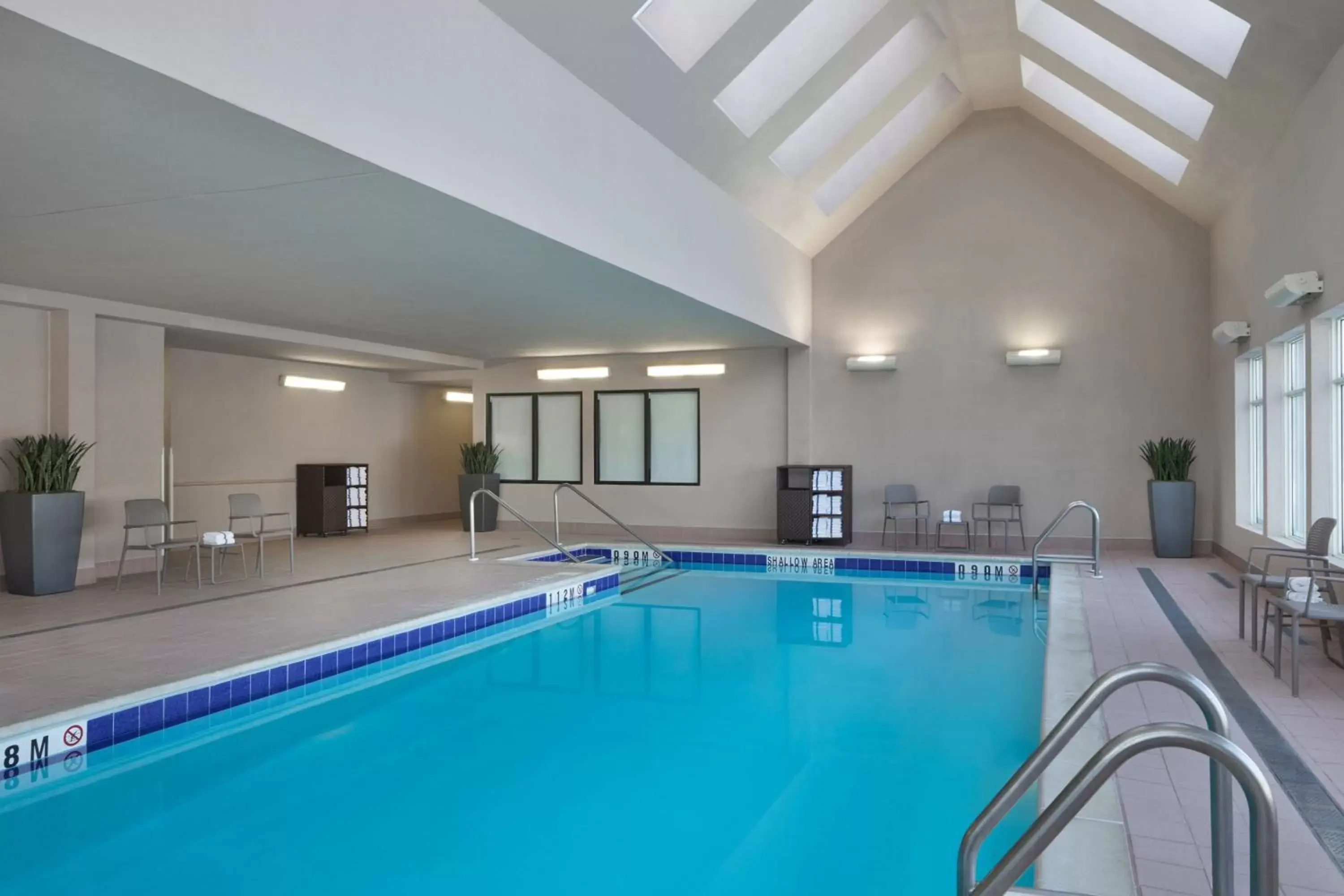 Swimming Pool in Residence Inn by Marriott Toronto Airport