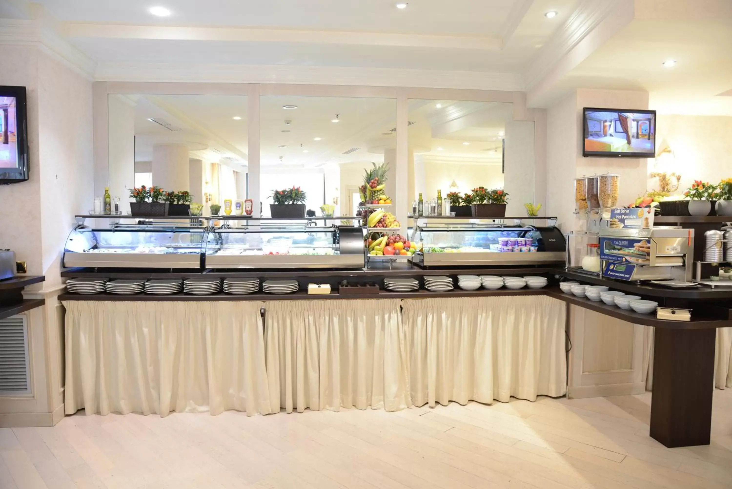 Buffet breakfast, Restaurant/Places to Eat in Trilussa Palace Hotel Congress & Spa