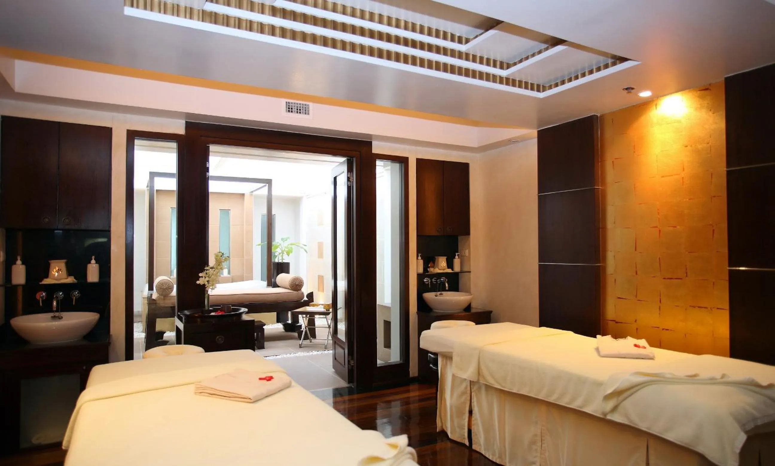 Massage, Bed in Dusit Thani Pattaya