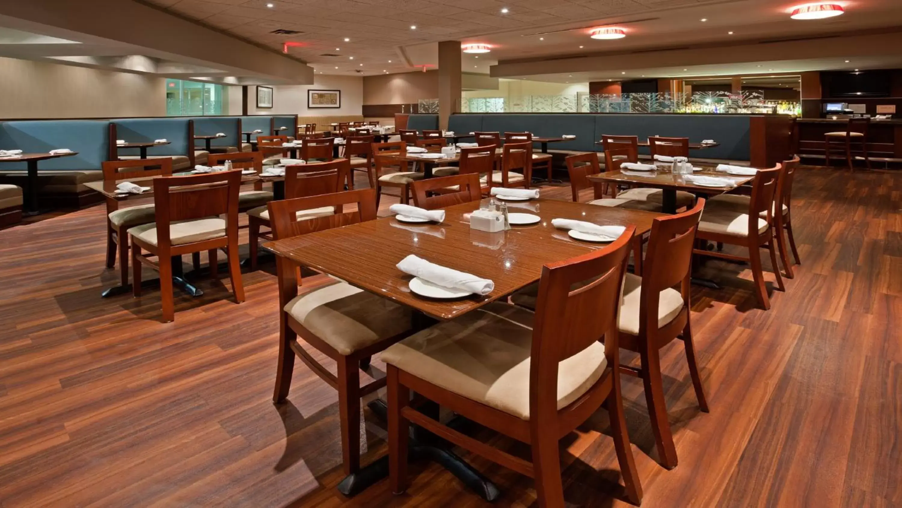 Restaurant/Places to Eat in Holiday Inn Burlington Hotel & Conference Centre, an IHG Hotel
