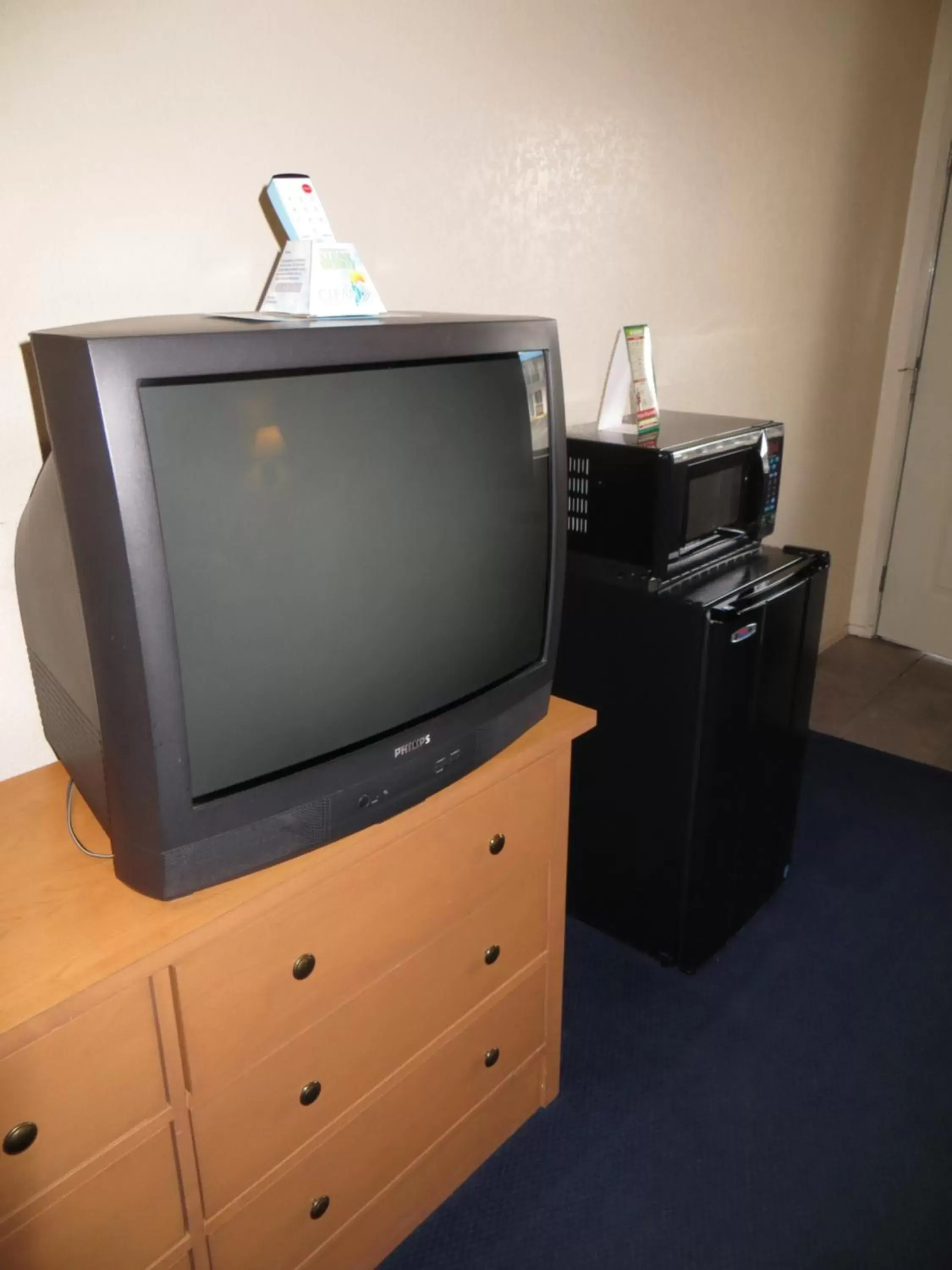 TV and multimedia, TV/Entertainment Center in Super 8 by Wyndham Susanville