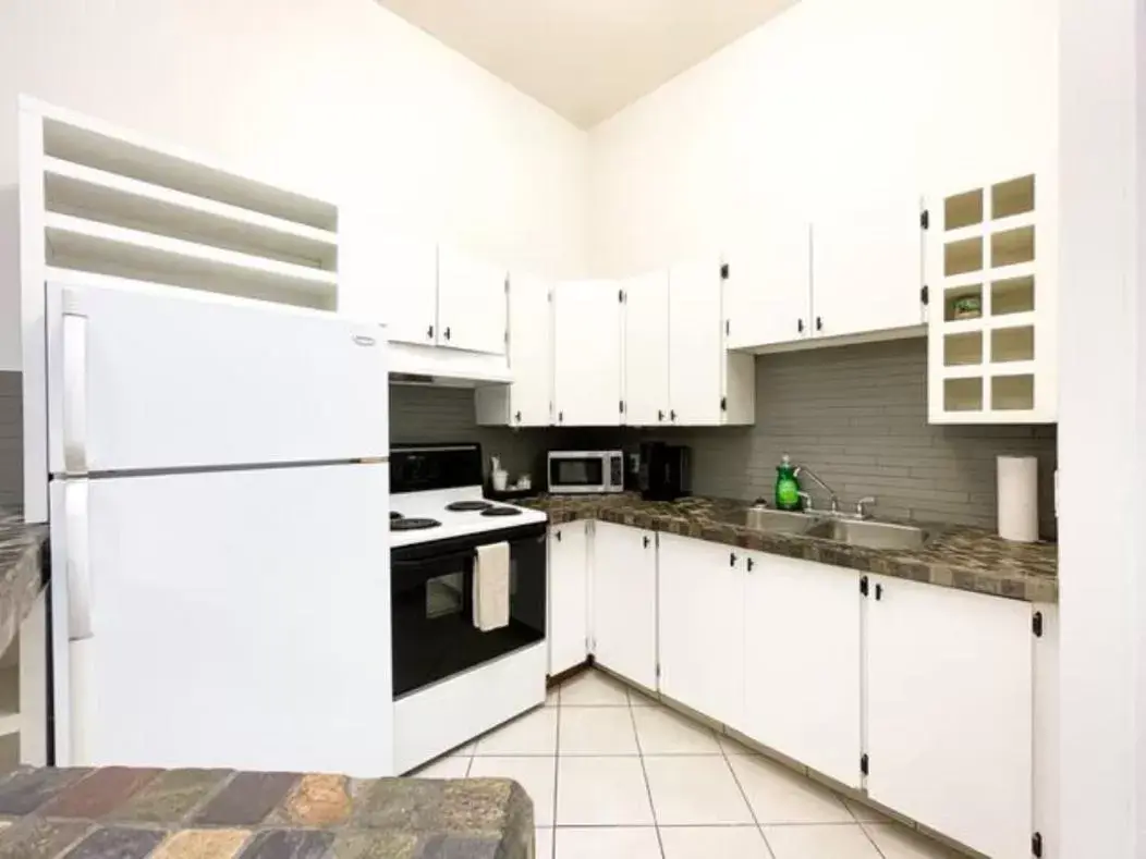 Kitchen or kitchenette, Kitchen/Kitchenette in Sleeping Giant BNB