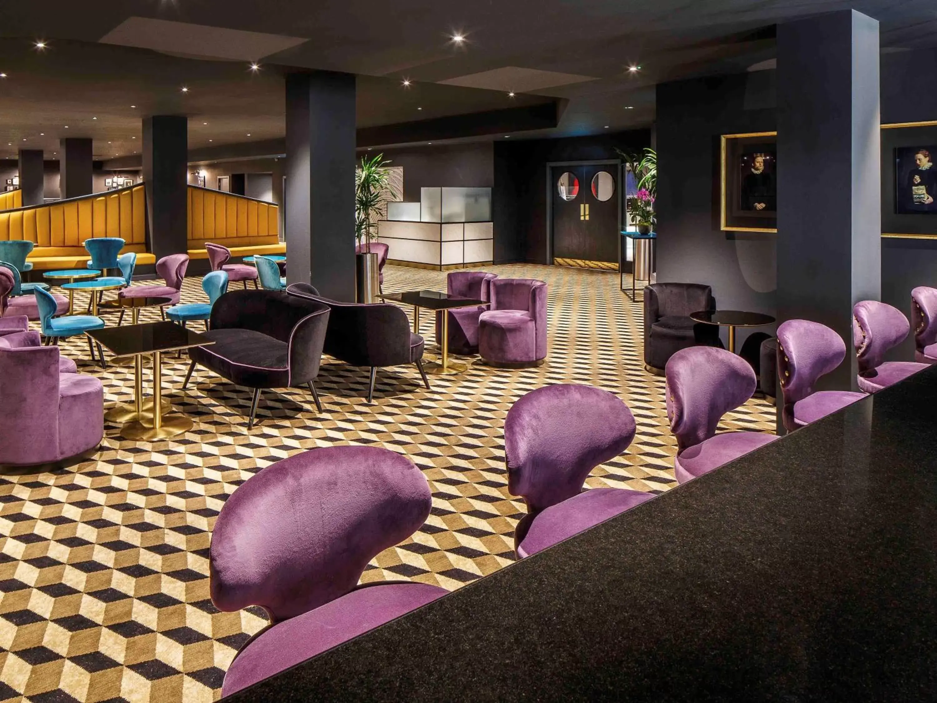 Lounge or bar in Mercure Edinburgh City - Princes Street Hotel