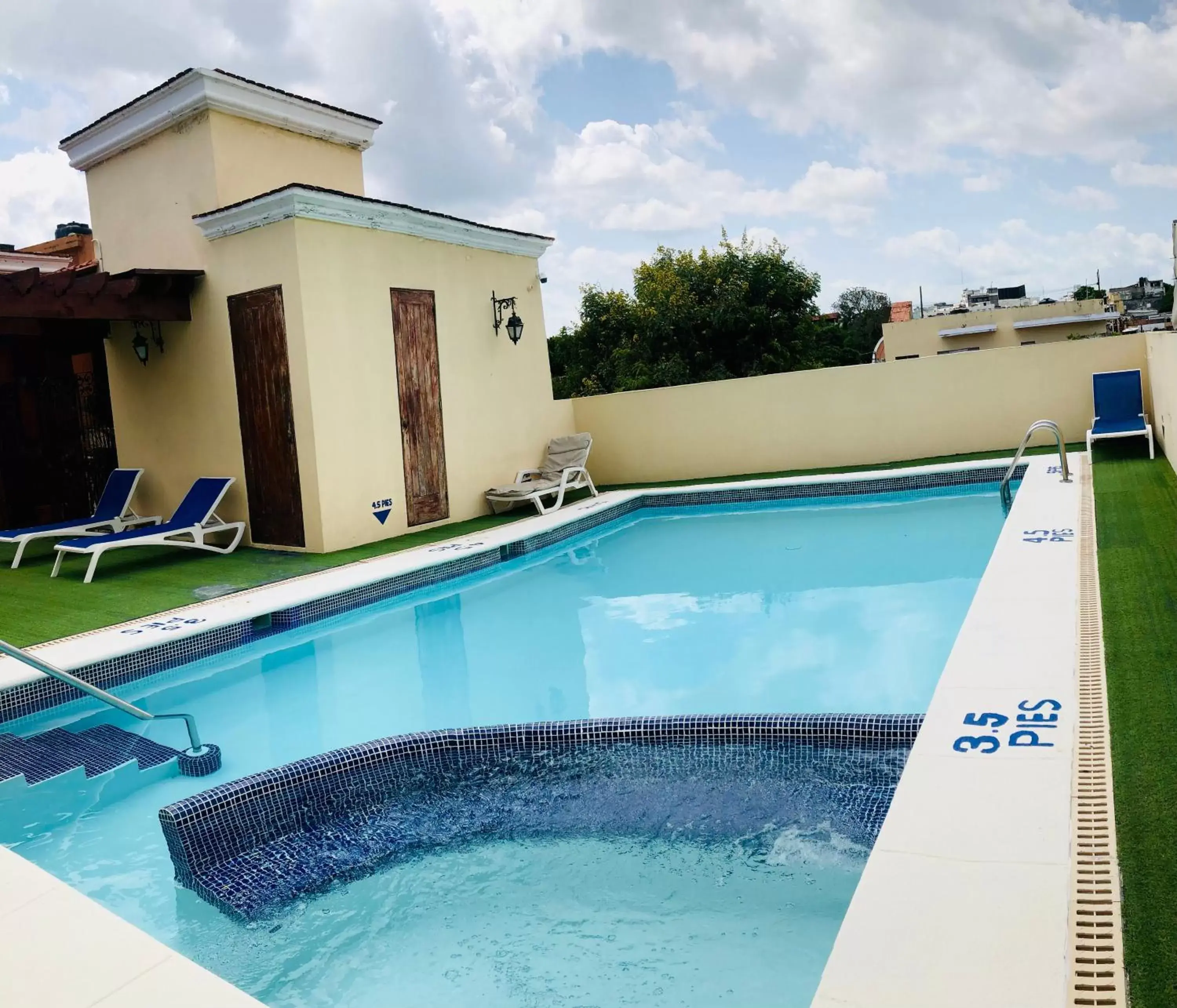 Swimming Pool in Boutique Hotel Palacio