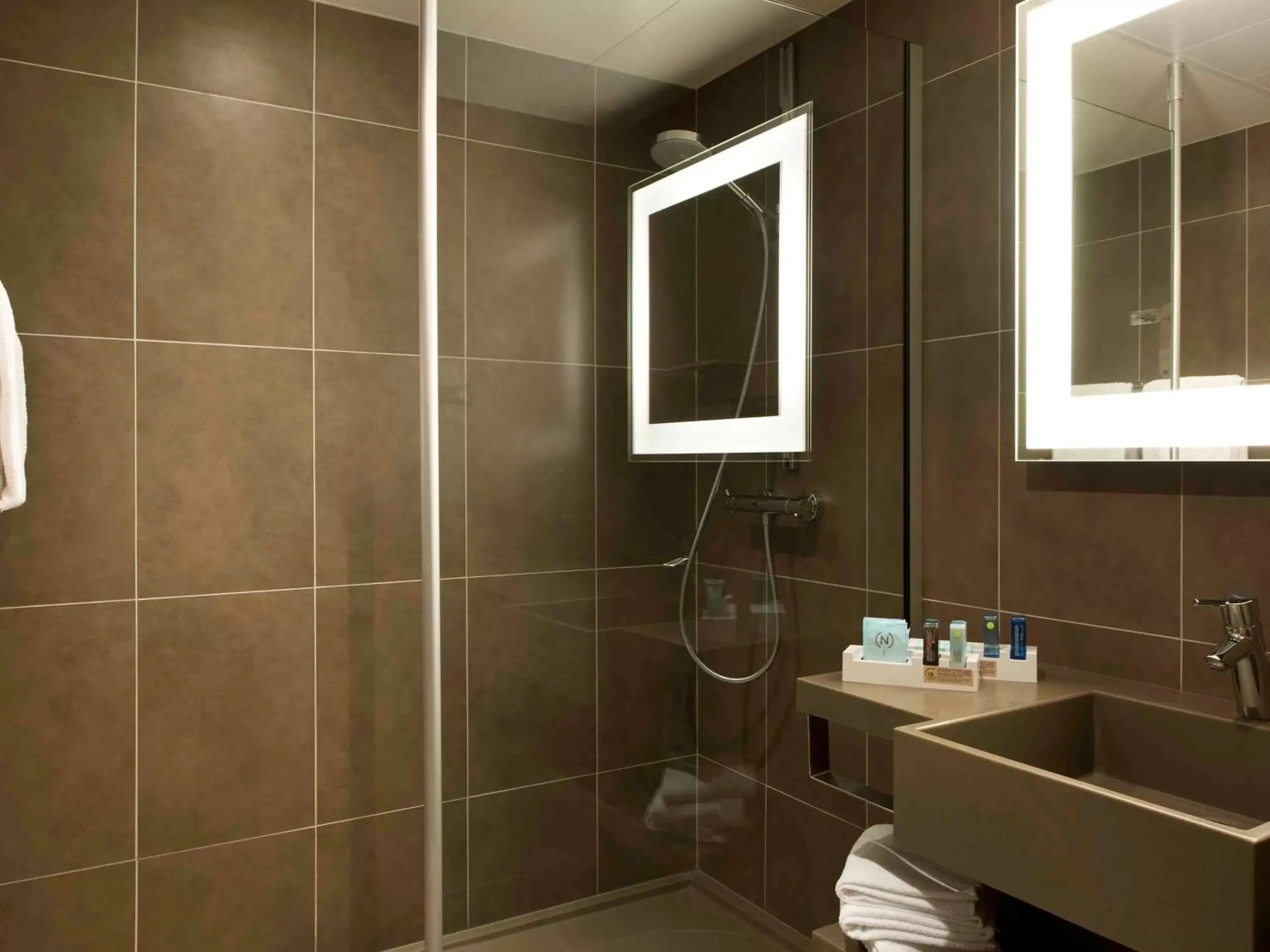 Photo of the whole room, Bathroom in Novotel Senart Golf De Greenparc