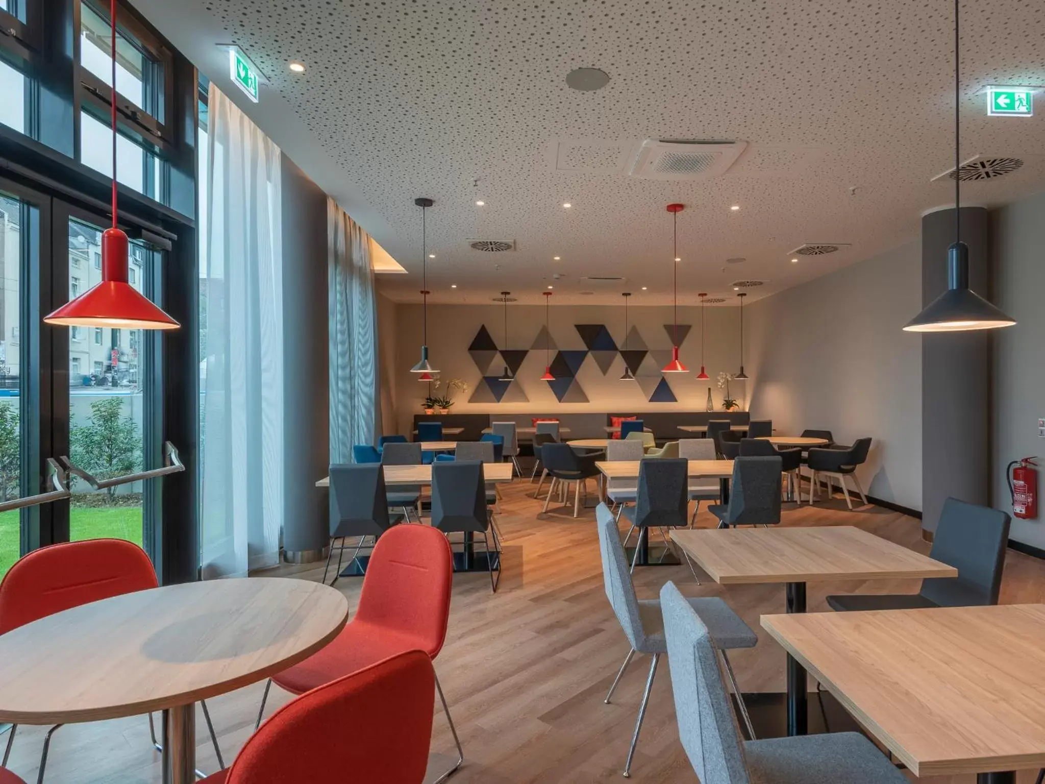 Restaurant/Places to Eat in Holiday Inn Express Düsseldorf - Hauptbahnhof, an IHG Hotel