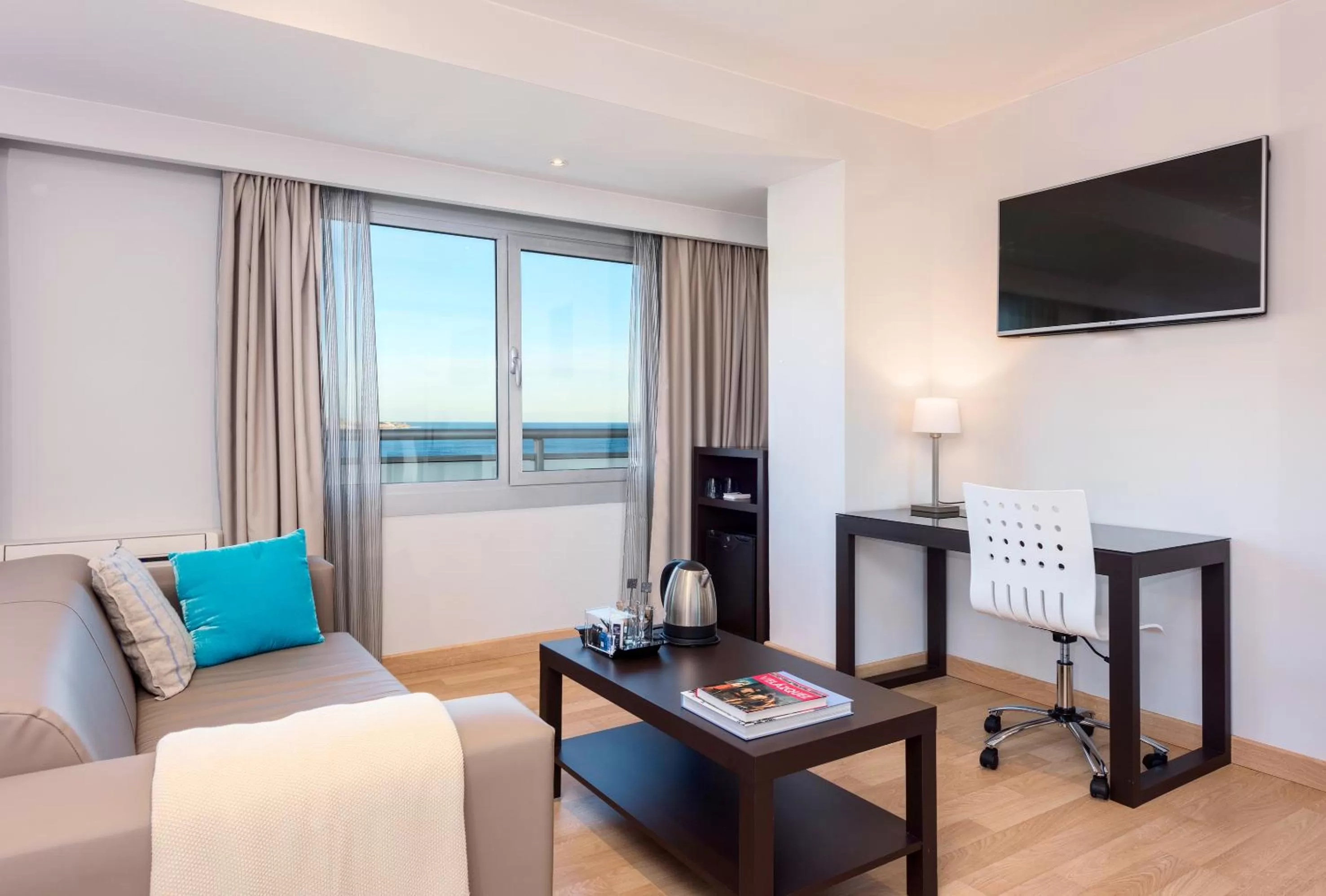 TV and multimedia in Hotel Alicante Gran Sol, affiliated by Meliá