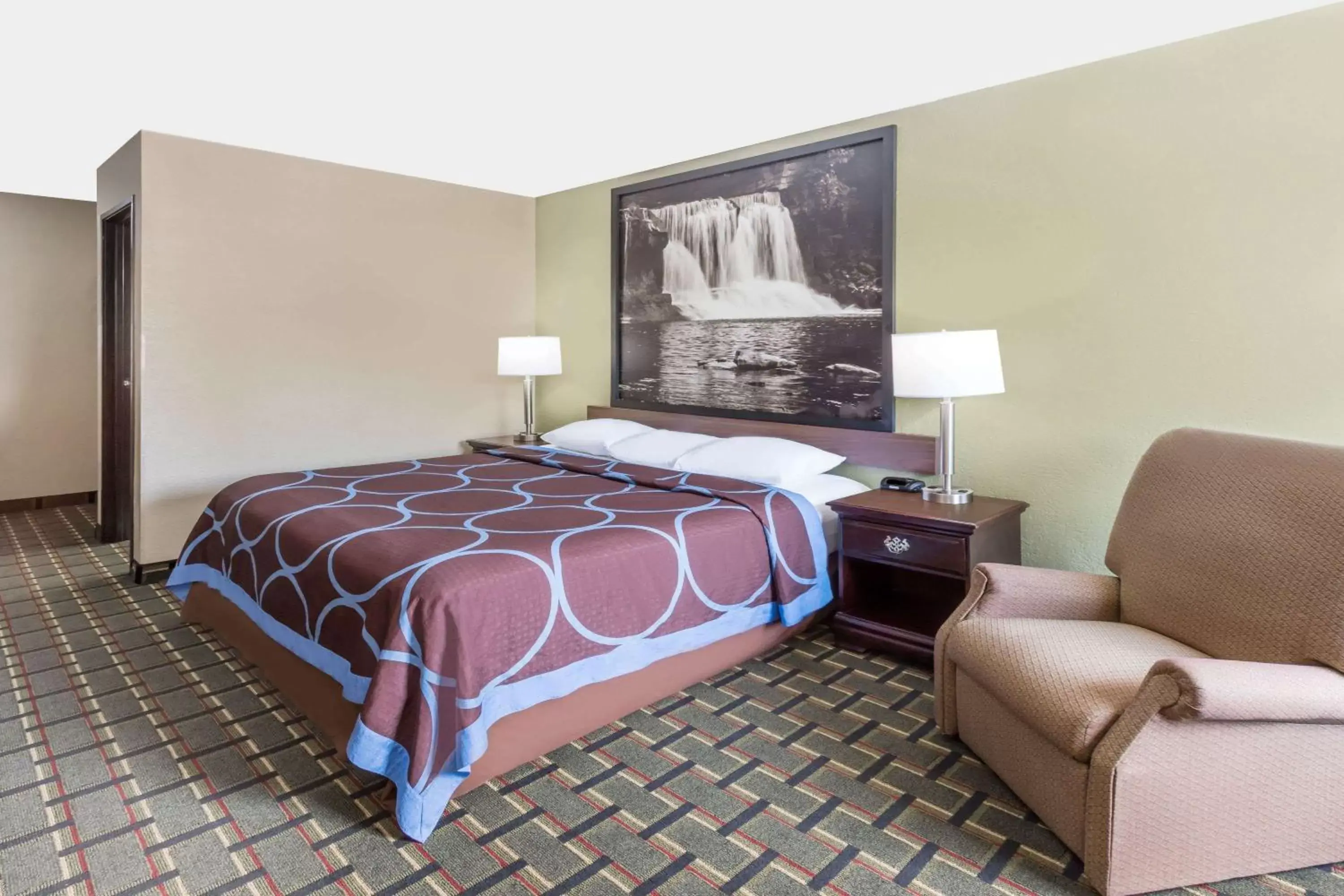 Photo of the whole room, Bed in Super 8 by Wyndham Logansport