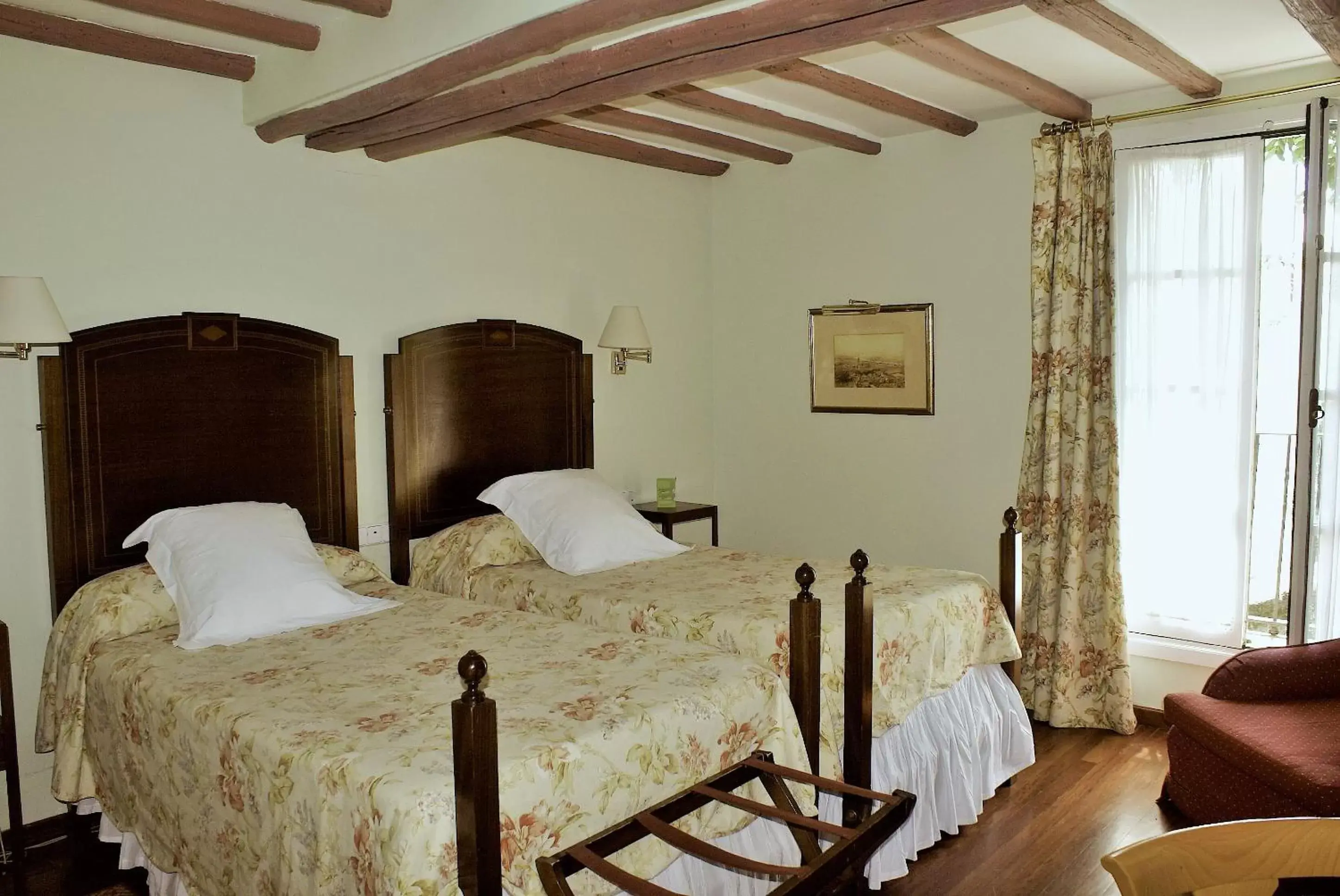 Photo of the whole room, Bed in Hotel Las Casas de la Judería