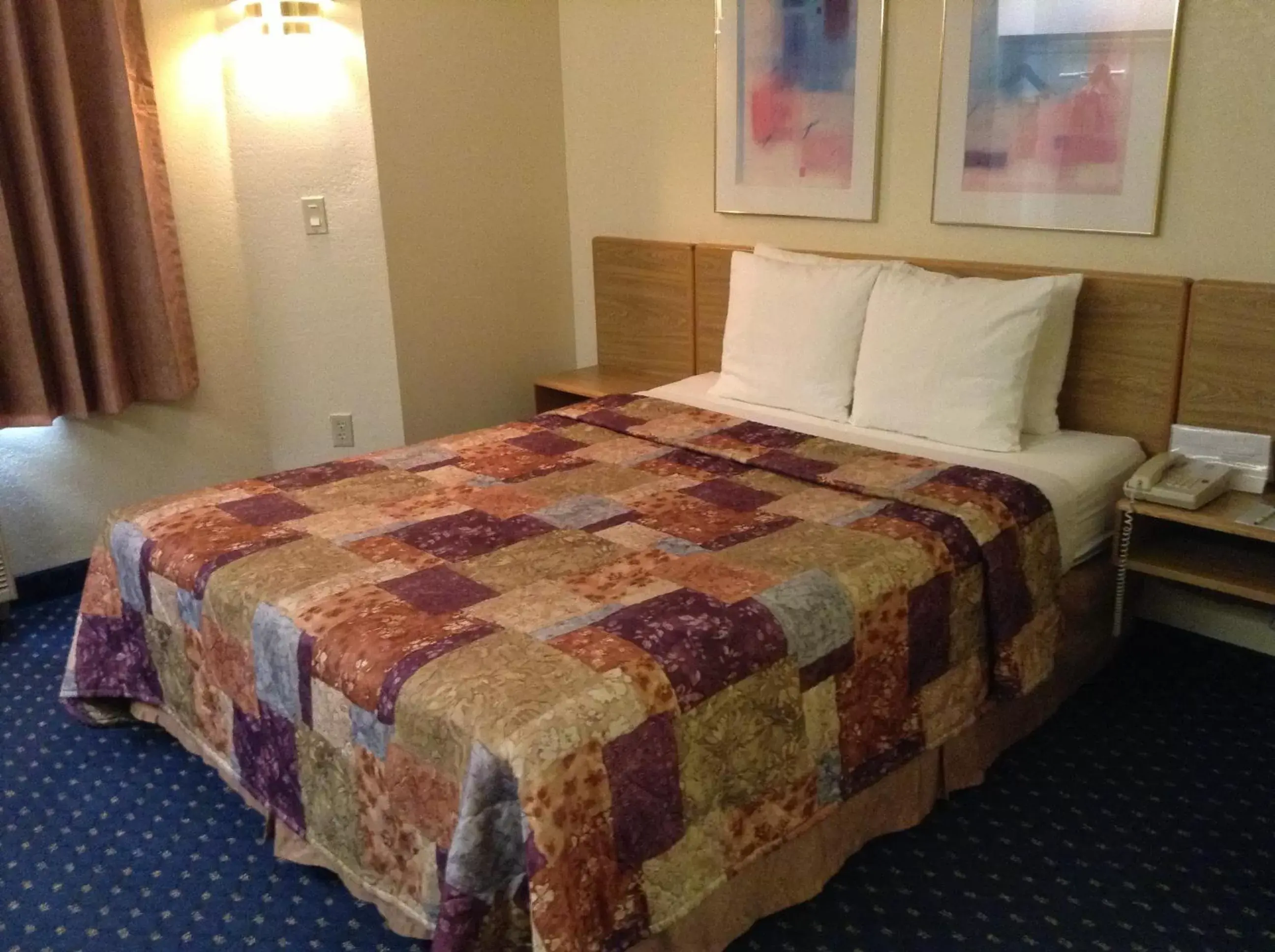 Queen Room in Econo Lodge Denver International Airport