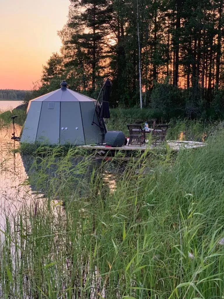 Property building in Peace & Quiet Hotel