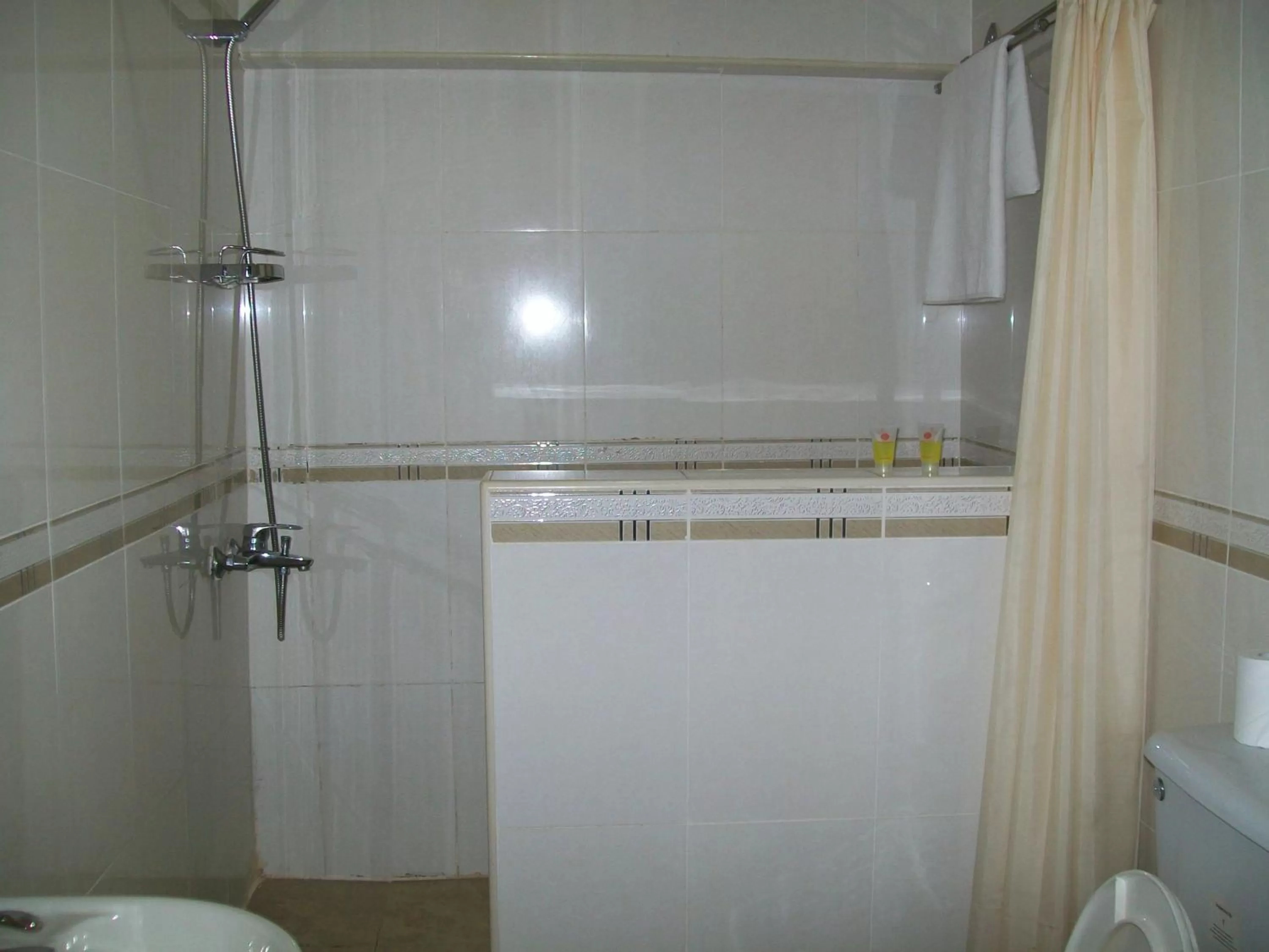 Bathroom in Ampomaah Hotel