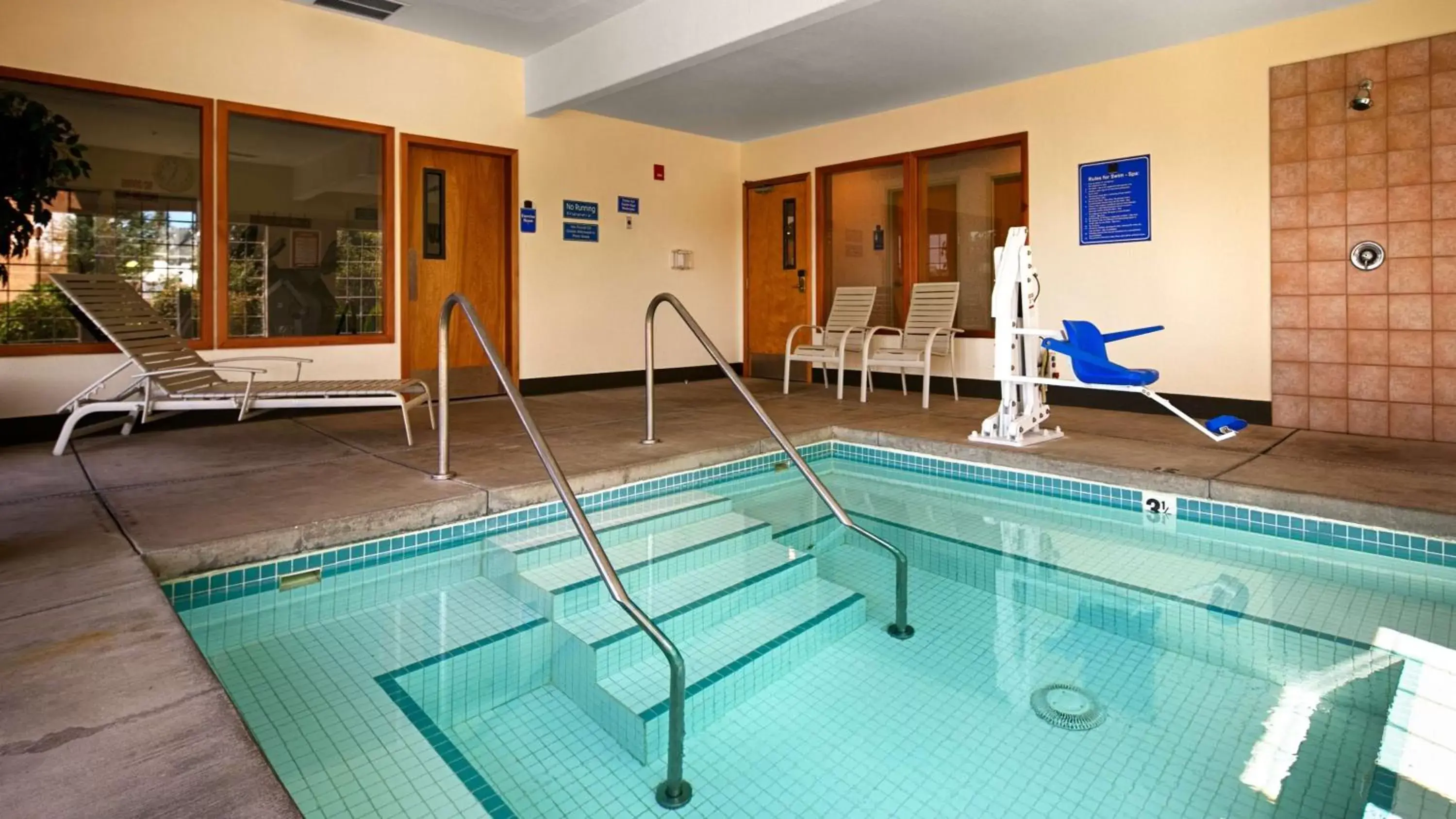 Spa and wellness centre/facilities, Swimming Pool in Best Western Dallas Inn & Suites