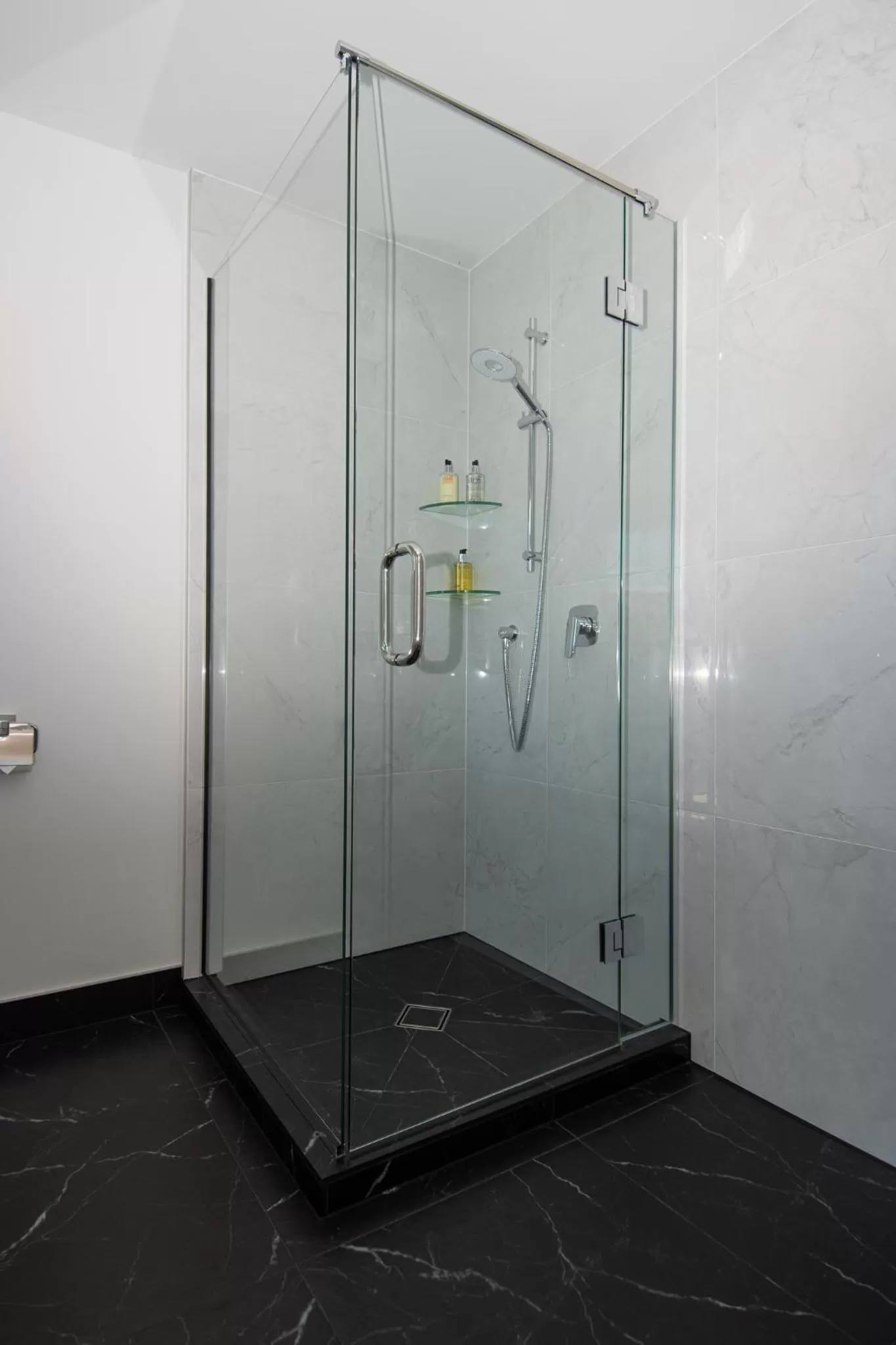 Bathroom in Middle Park Motel