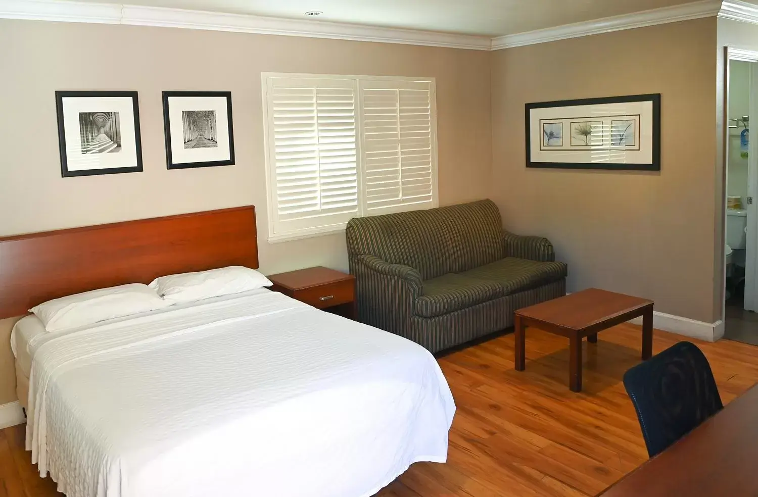 Bed in Days Inn by Wyndham San Francisco S/Oyster Point Airport