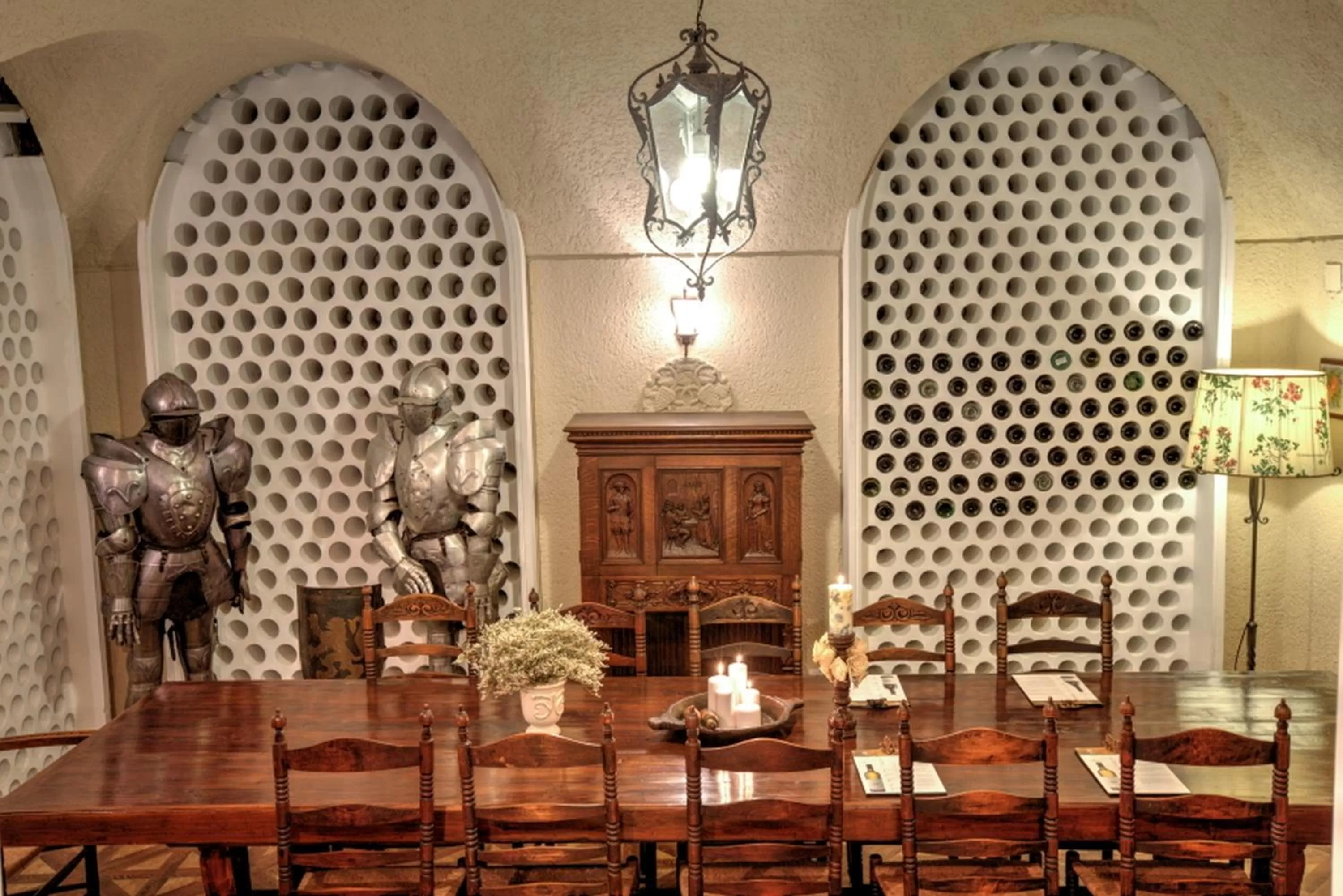 Restaurant/places to eat in Grand Boutique Hotel