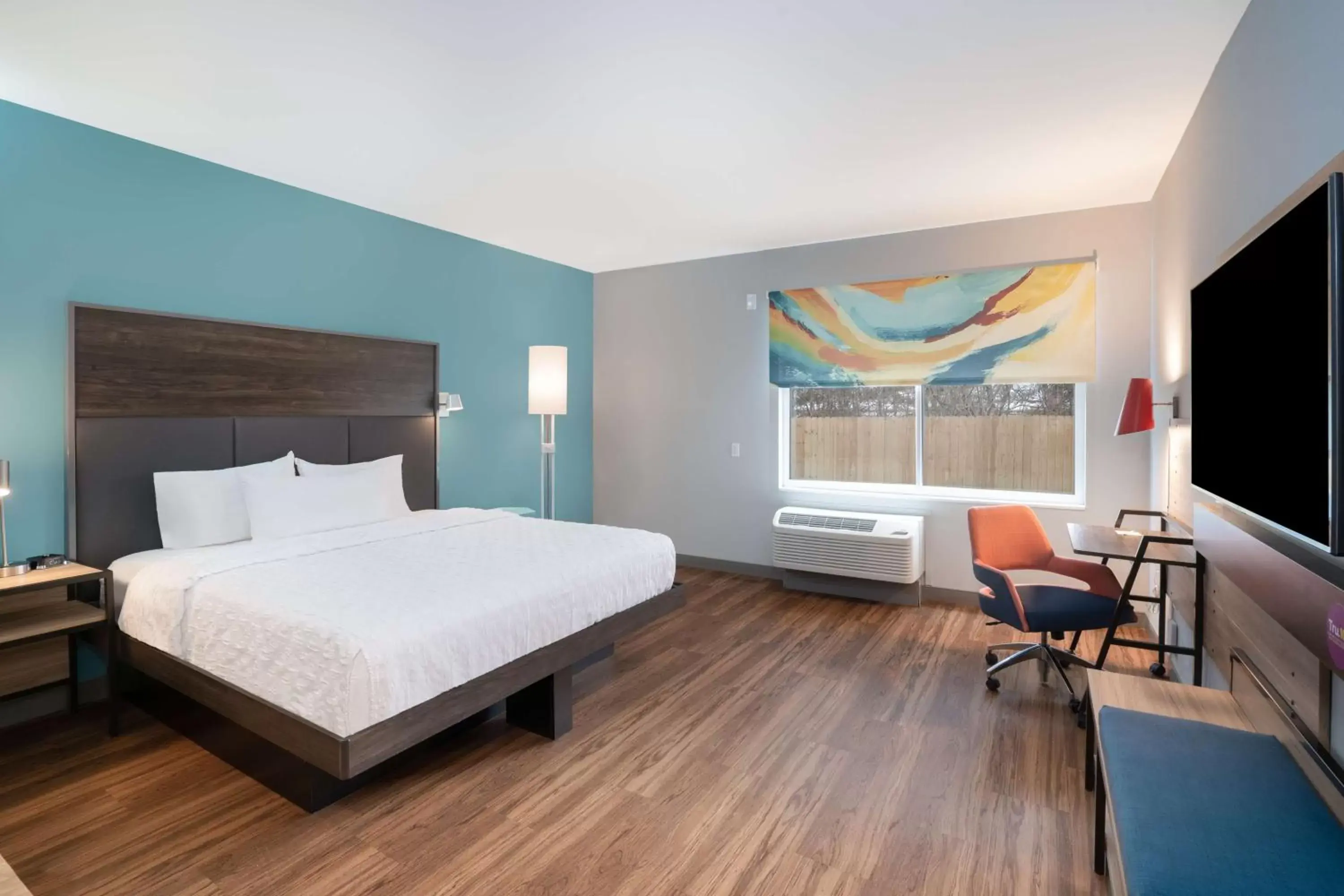 Bedroom, Bed in Tru By Hilton Knoxville North I 75