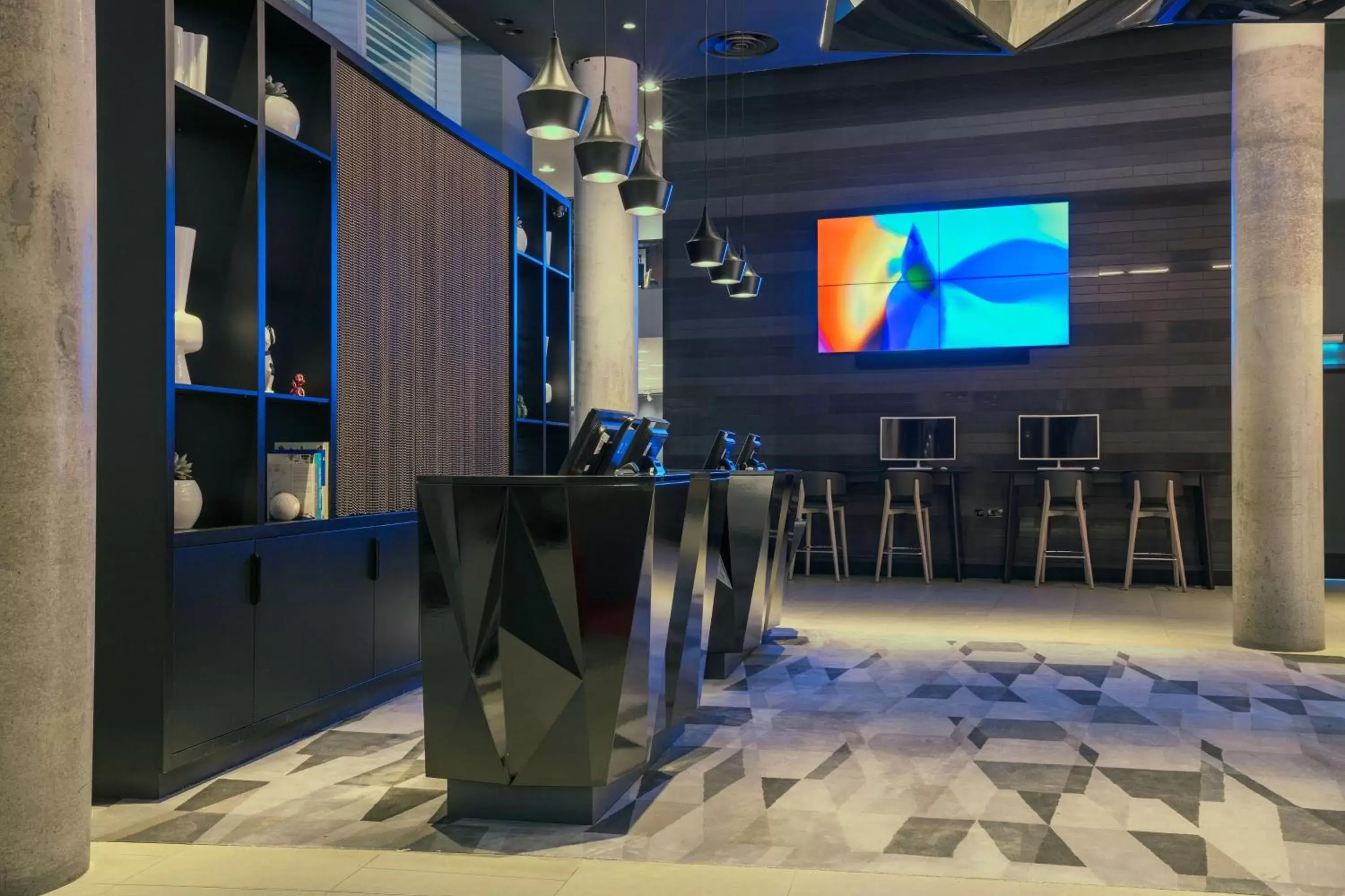 Lobby or reception, TV/Entertainment Center in Aloft London Excel
