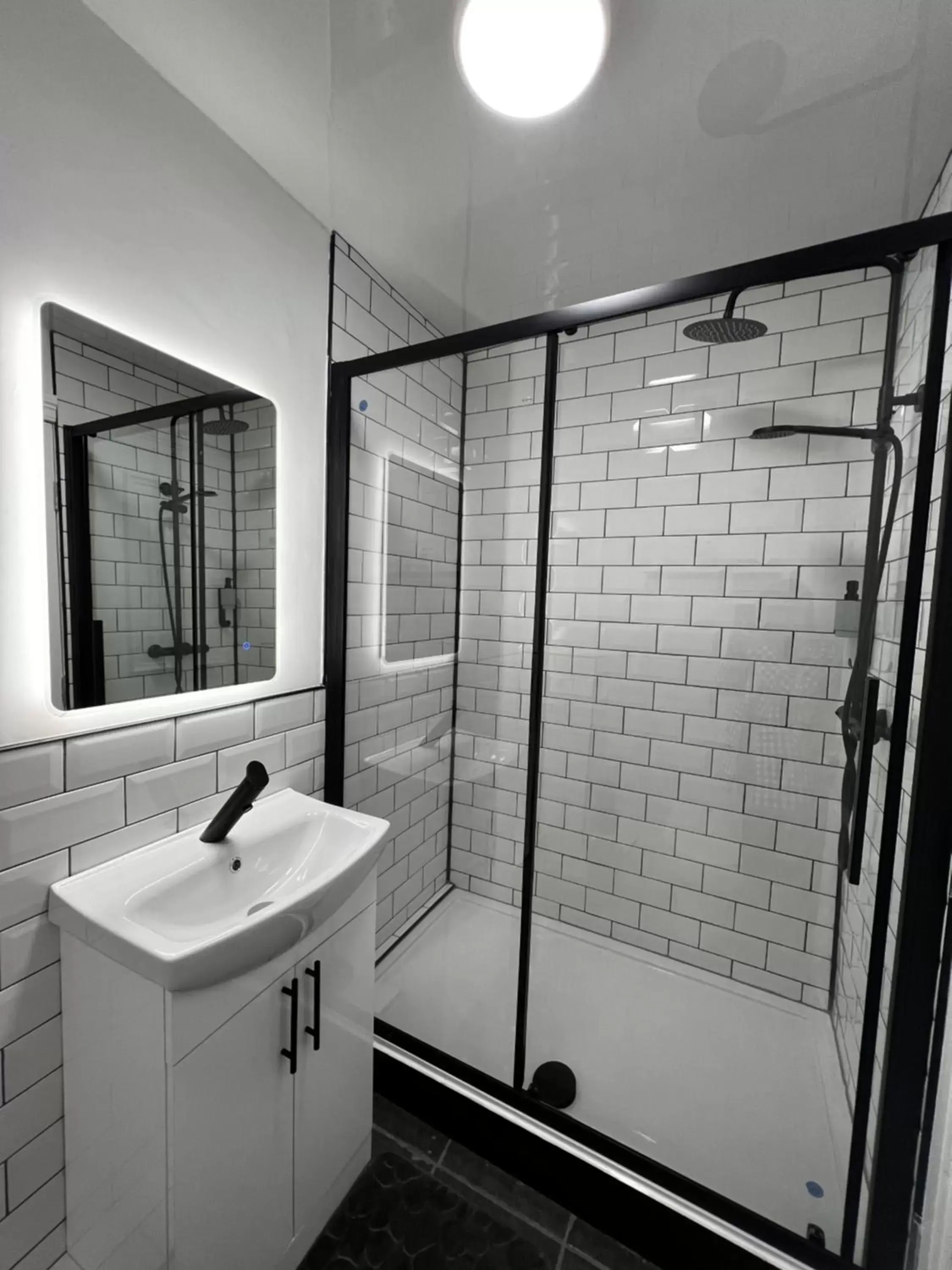Shower, Bathroom in Amani Apartments - Glasgow City Centre