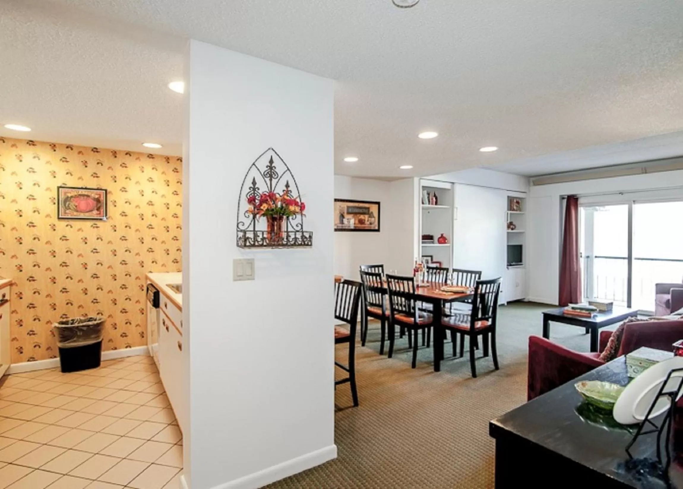 Kitchen or kitchenette, Restaurant/Places to Eat in Rivergreen Resort