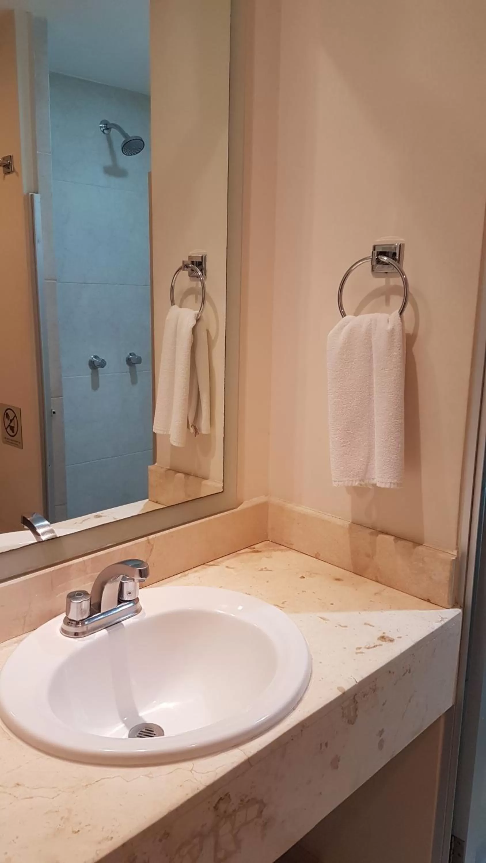 Hotel y Suites Nader