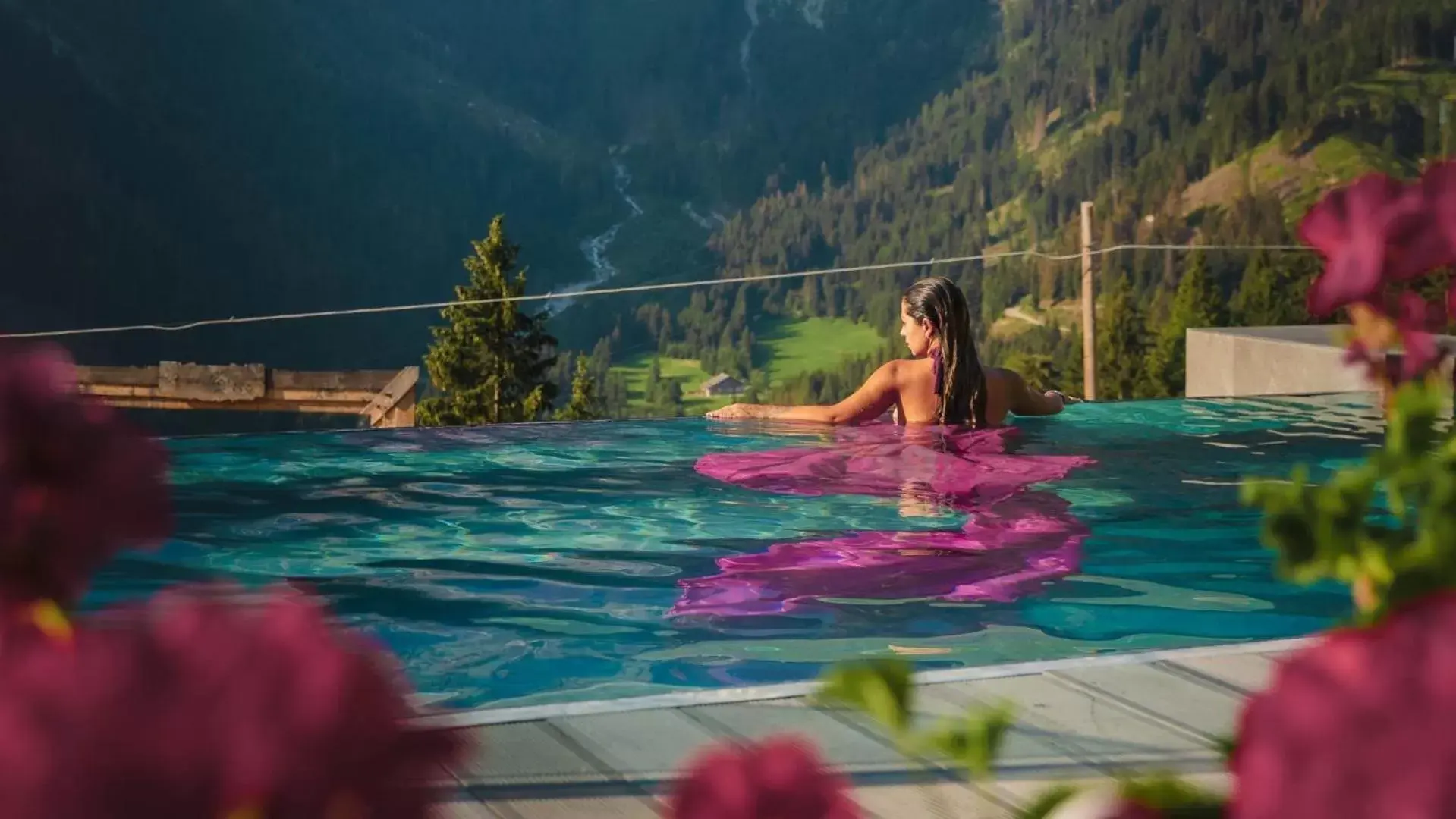 Swimming Pool in Hotel Chalet Al Foss