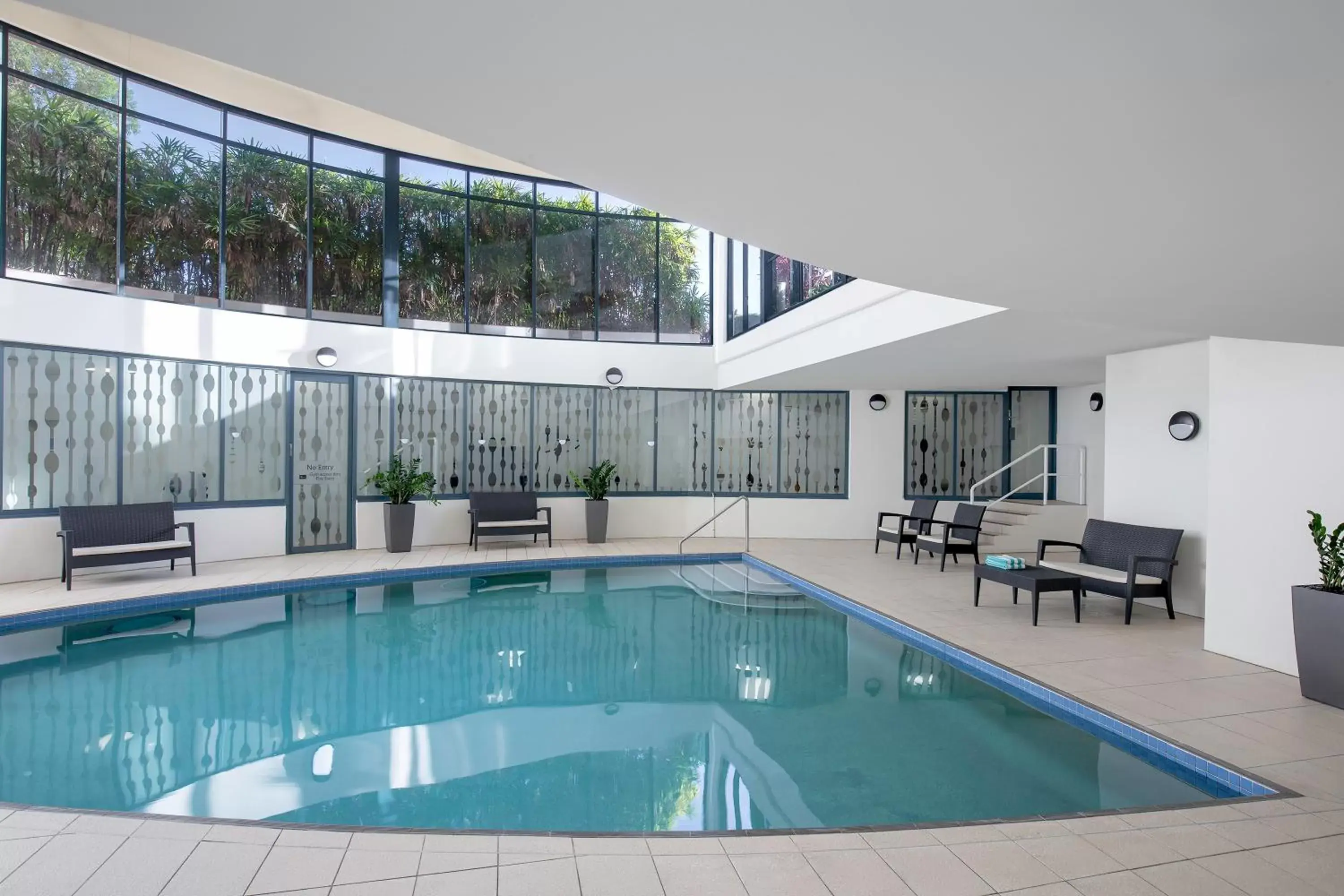 Swimming pool in Mantra Mooloolaba Beach Swimming pool in Mantra Mooloolaba Beach