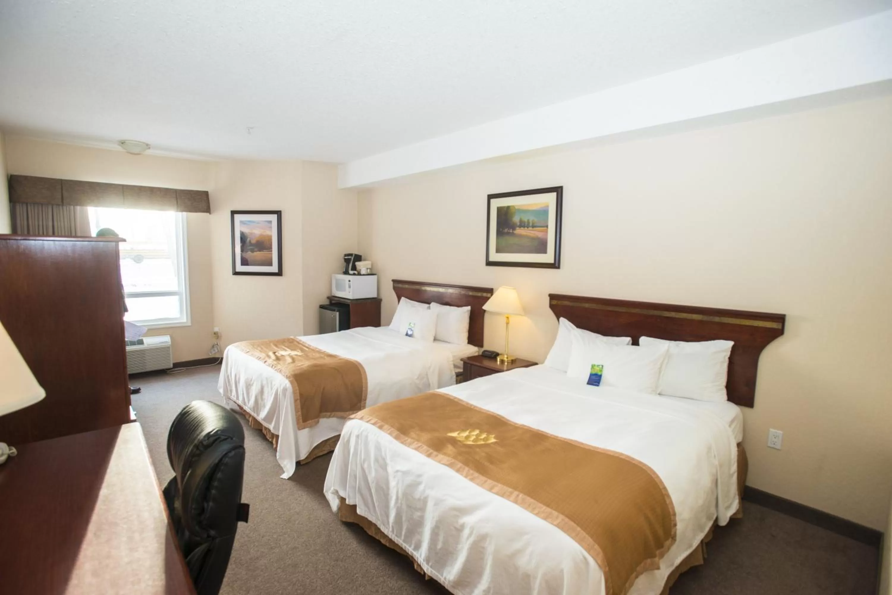 Bed in Lakeview Inns & Suites - Chetwynd